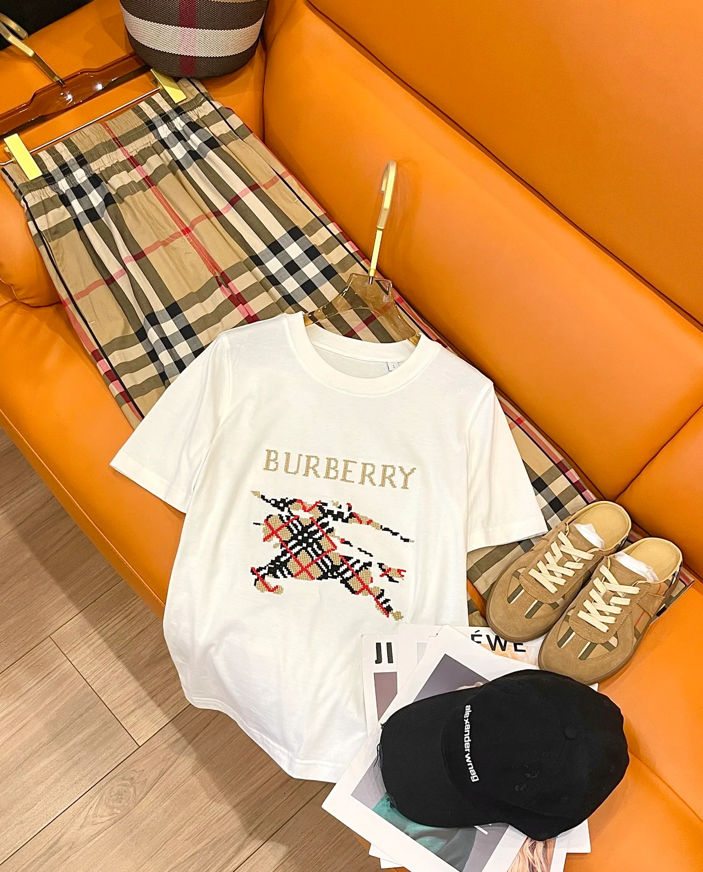 Брюки Женские Burberry 11358102