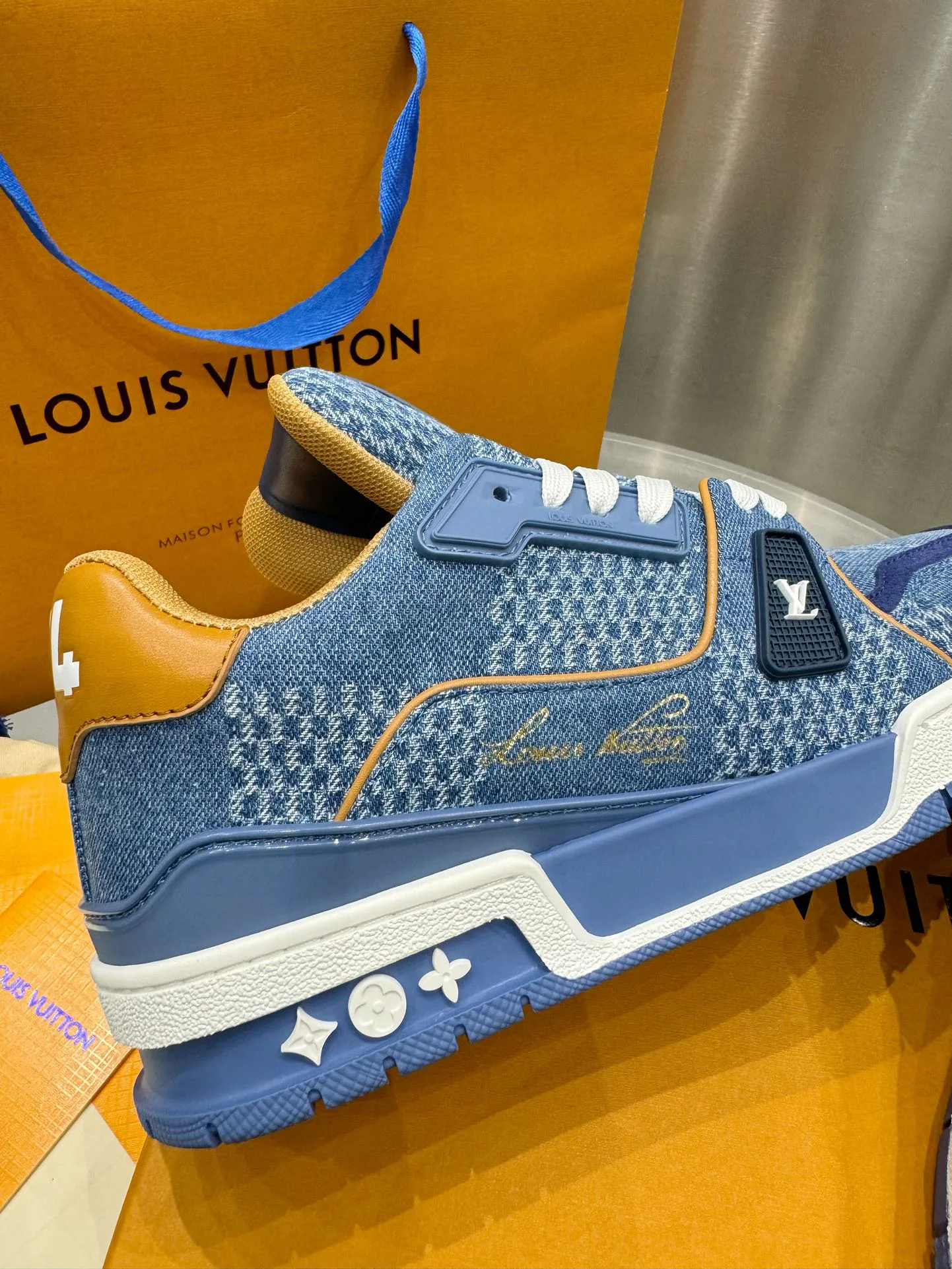 Кроссовки Женские Louis Vuitton 19073366