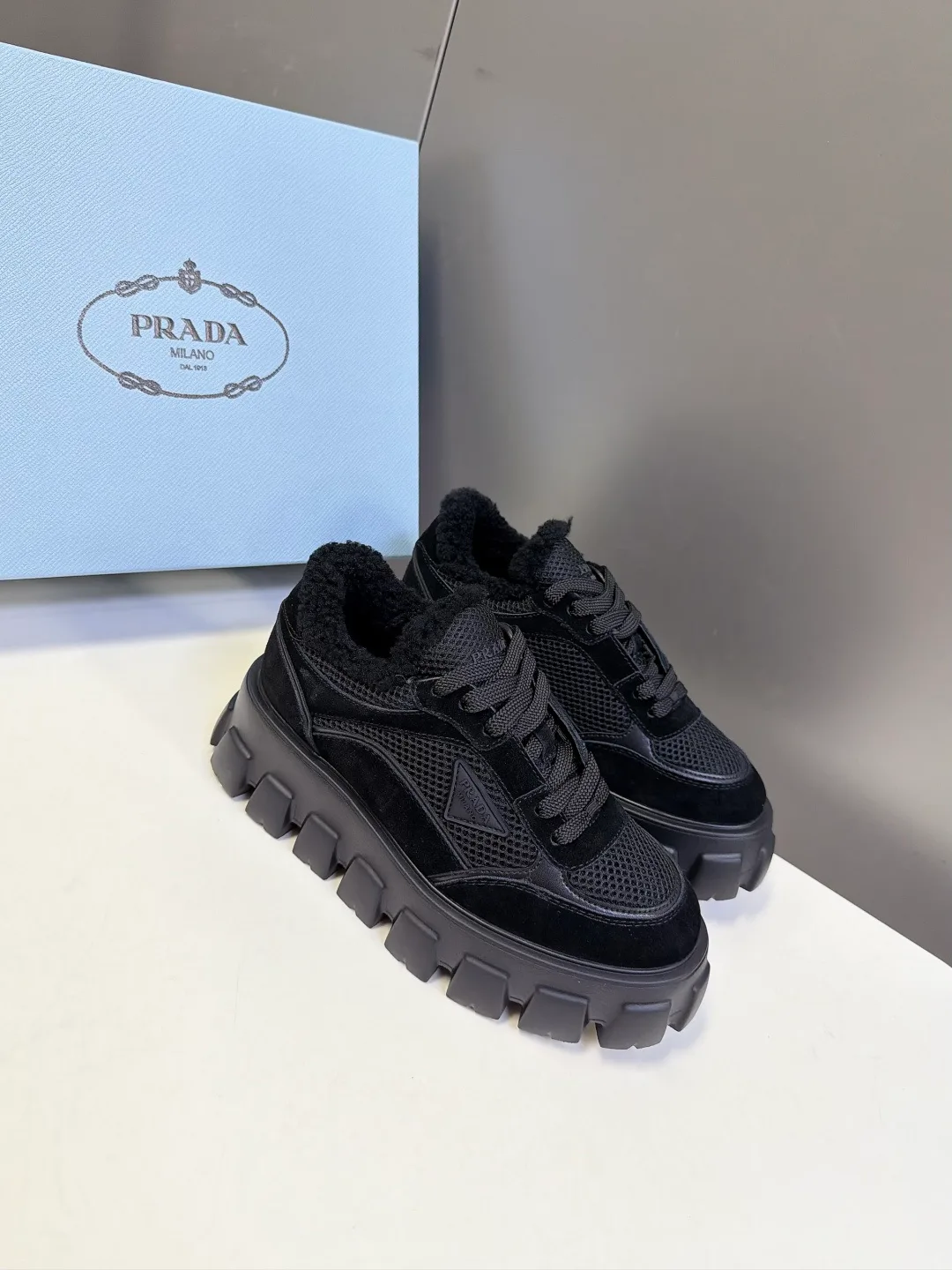 Кроссовки Женские Prada 19190086