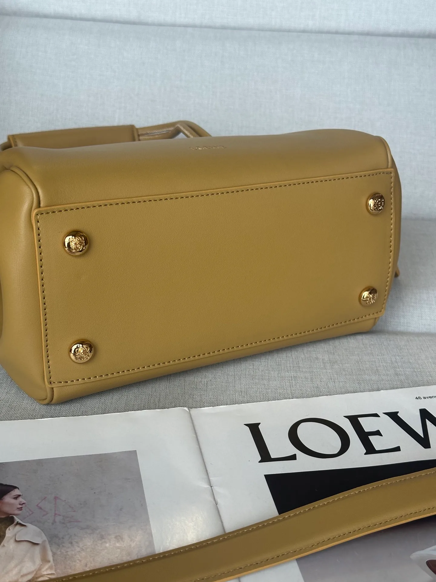 Классические Сумки Женские Loewe 1889714