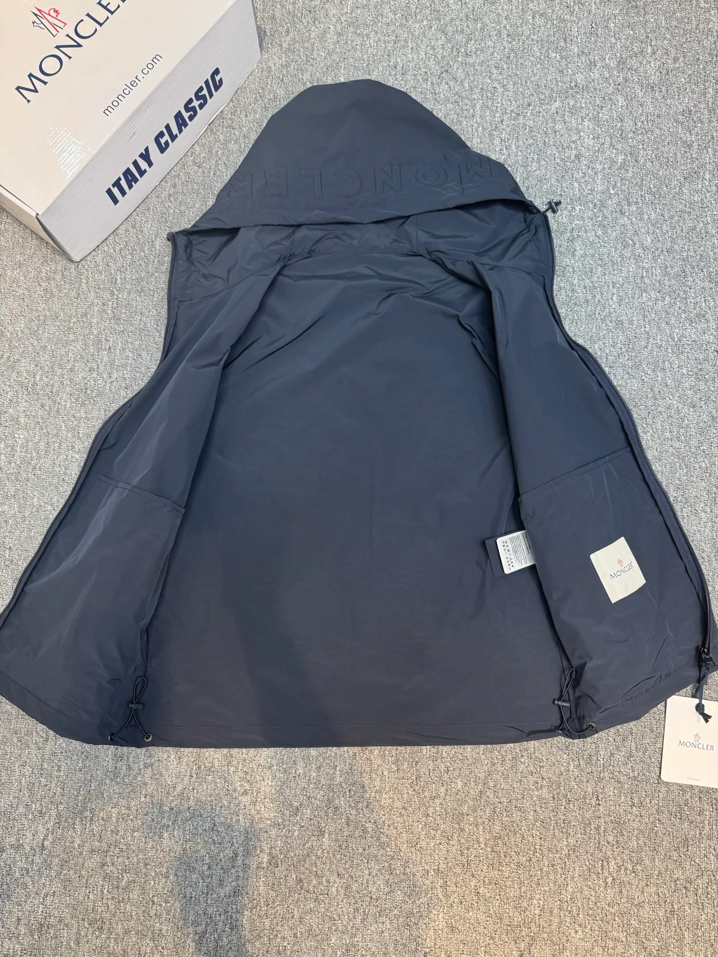 Куртки И Пуховики Мужские Moncler 13137532