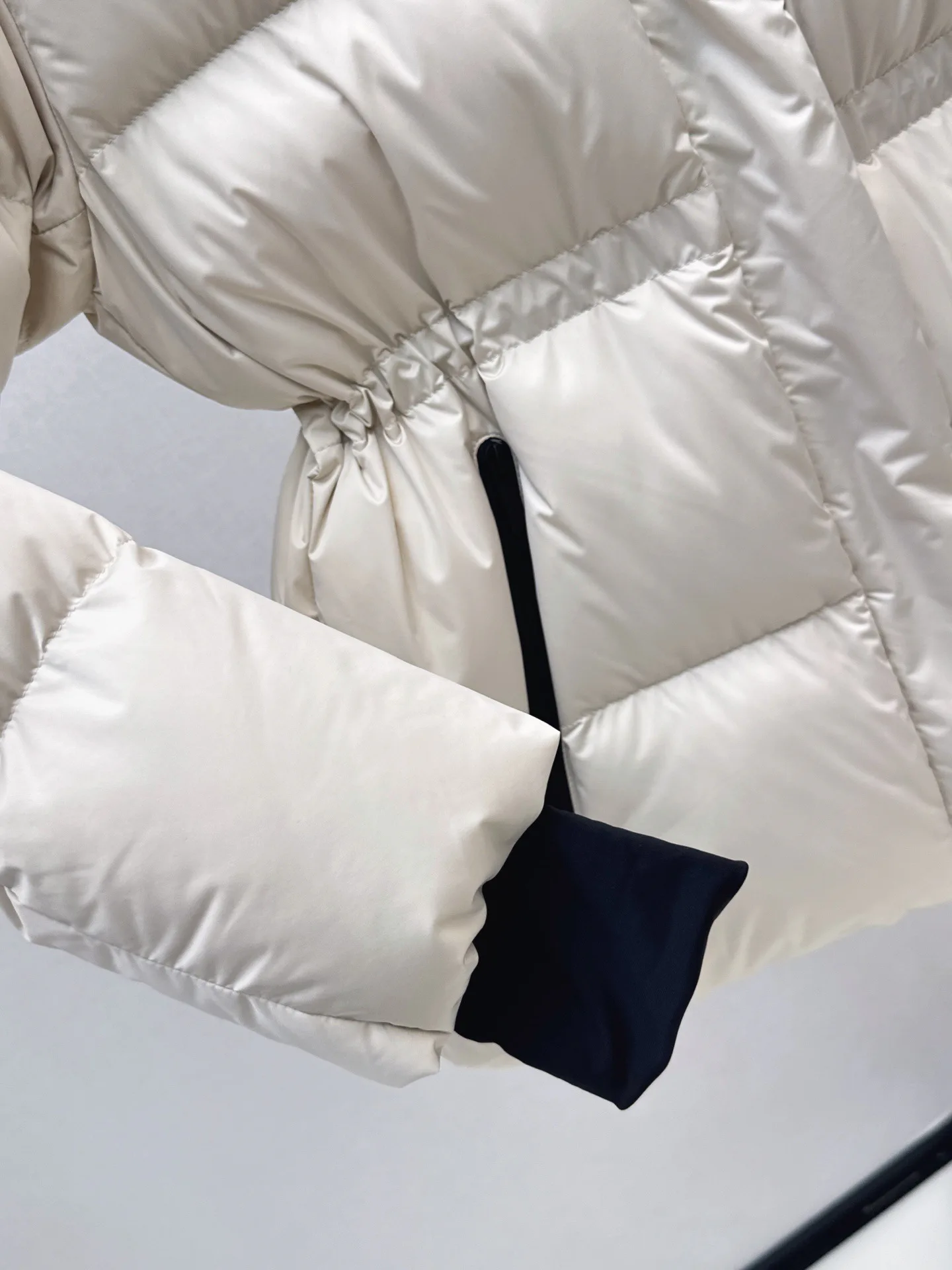 Куртки И Пуховики Женские Prada 18814808