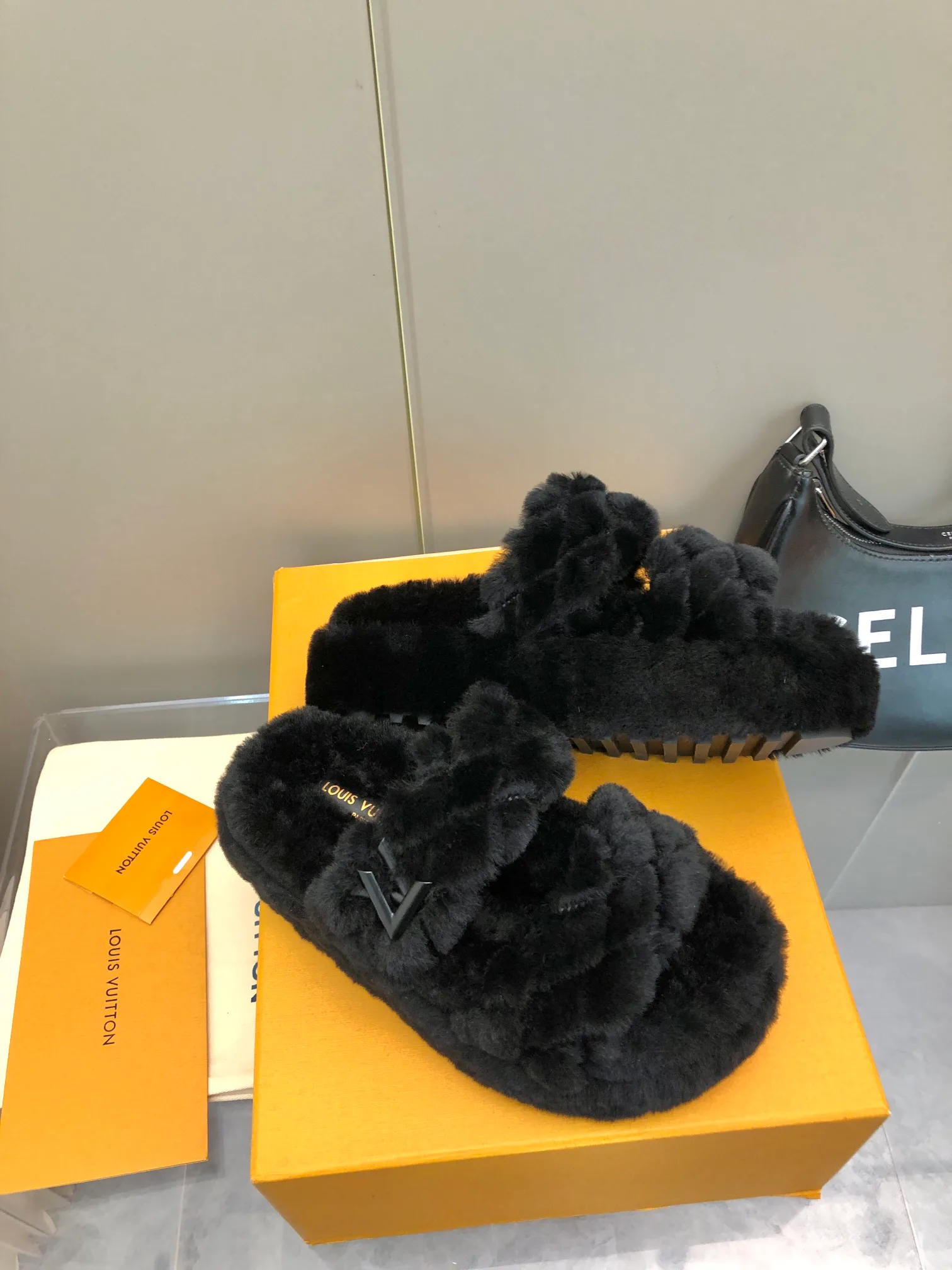 Тапочки Женские Louis Vuitton 914382