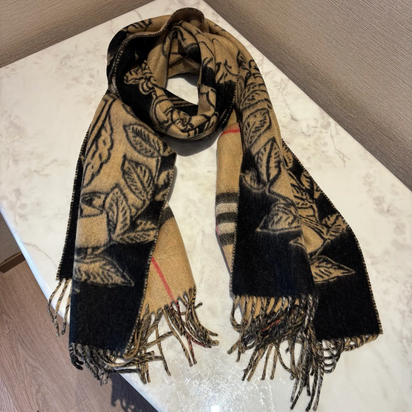 Шарфы Burberry 18507335