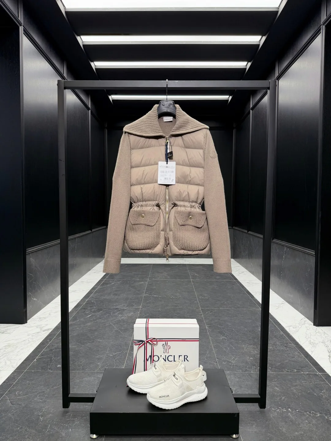 Куртки И Пуховики Женские Moncler 18927177