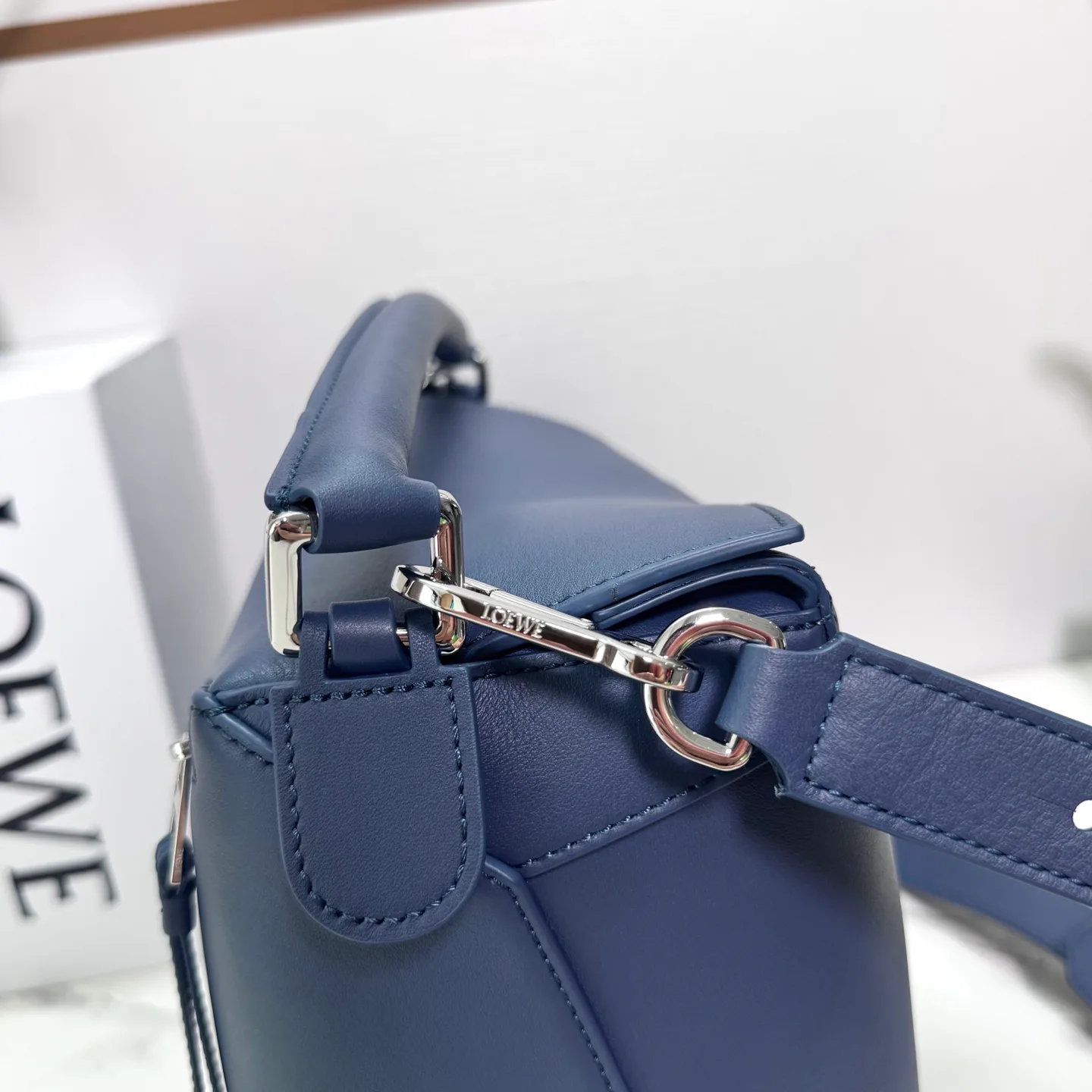 Классические Сумки Женские Loewe 18030370