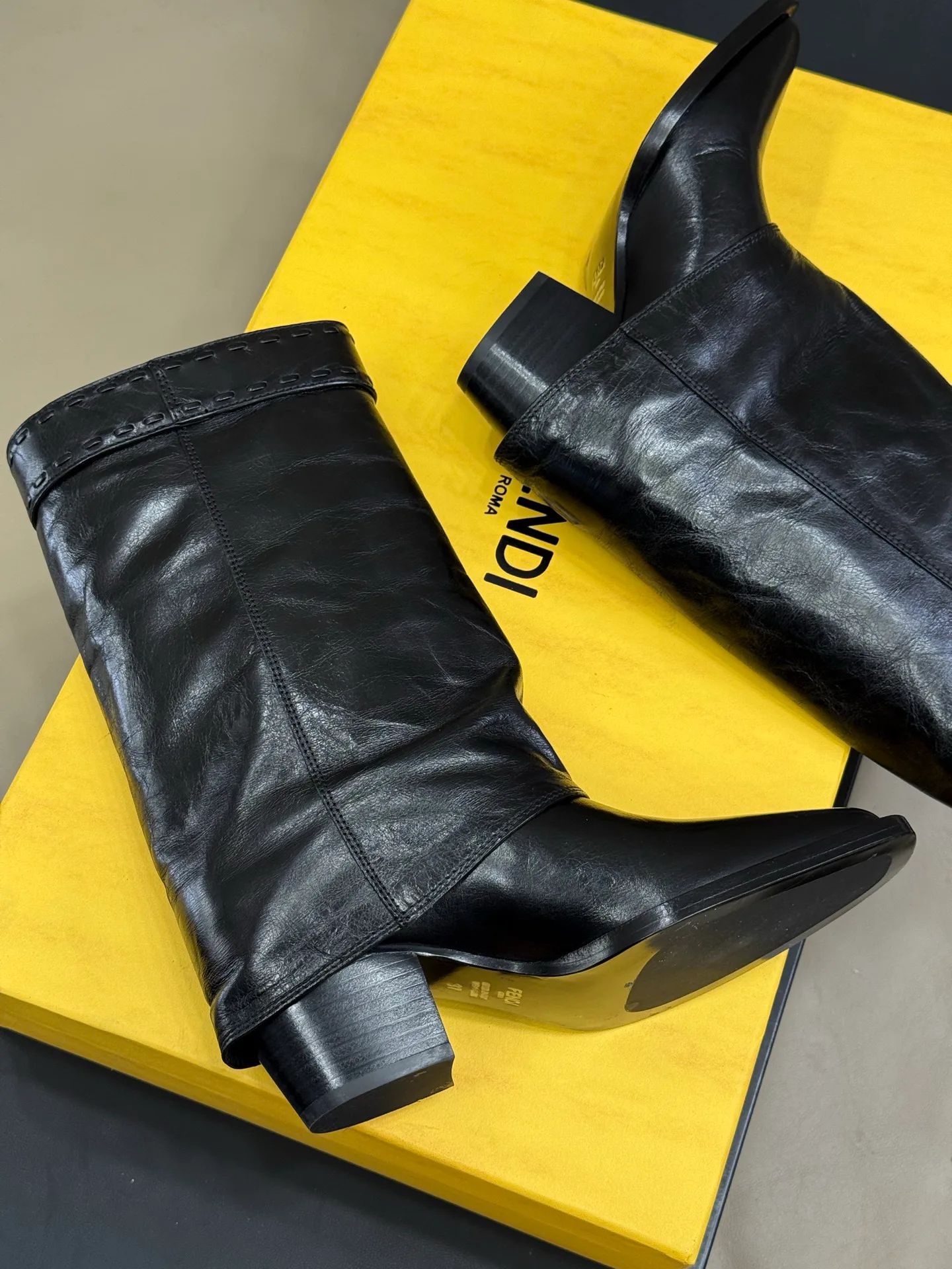 Сапоги Женские Fendi 18370130