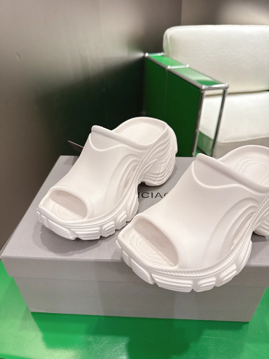 Шлепанцы Женские Balenciaga 13152763