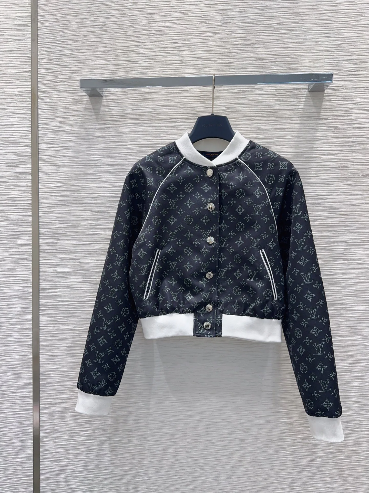 Куртки И Пуховики Женские Louis Vuitton 19530966