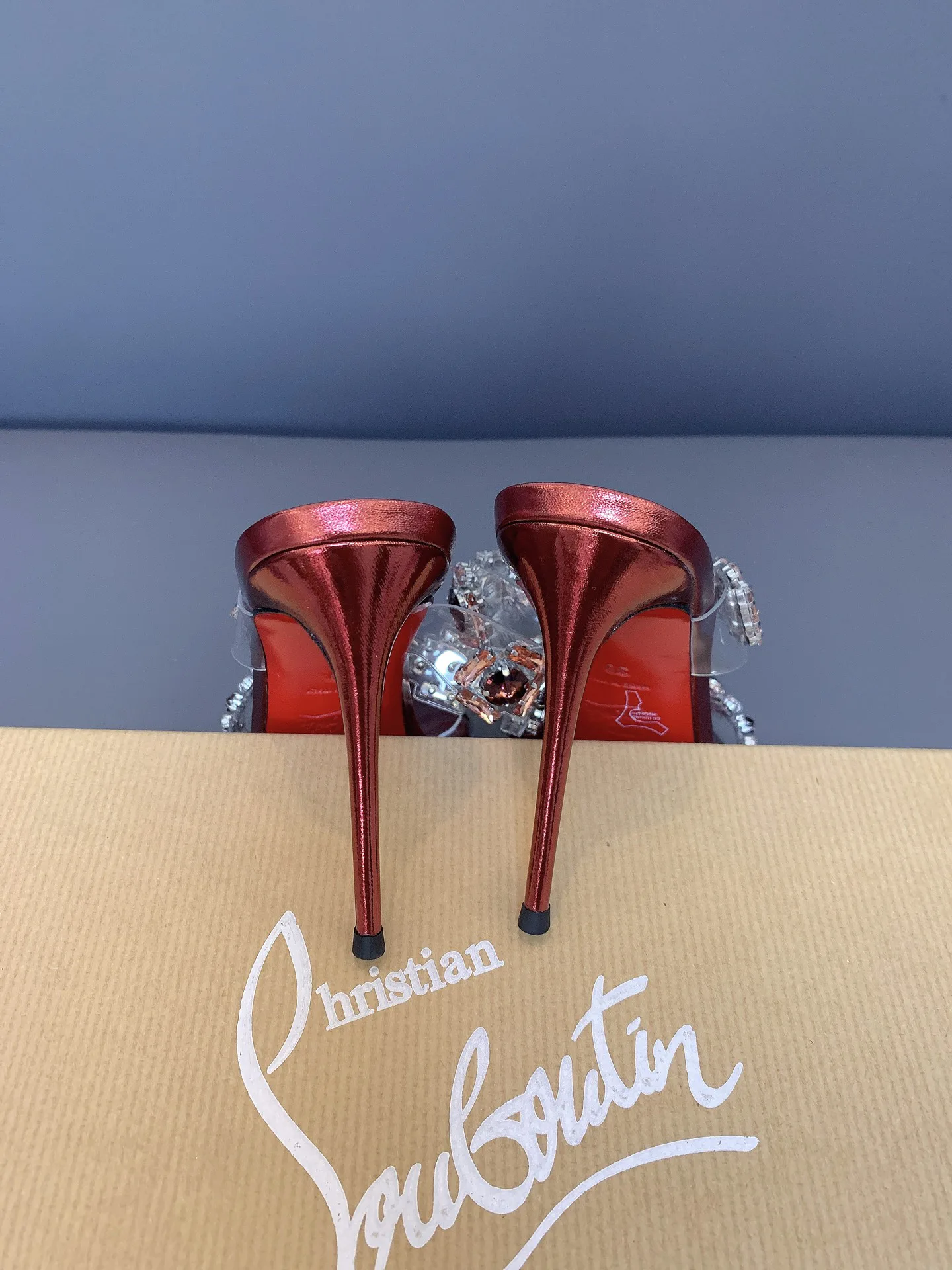 Босоножки Женские Christian Louboutin 17656593