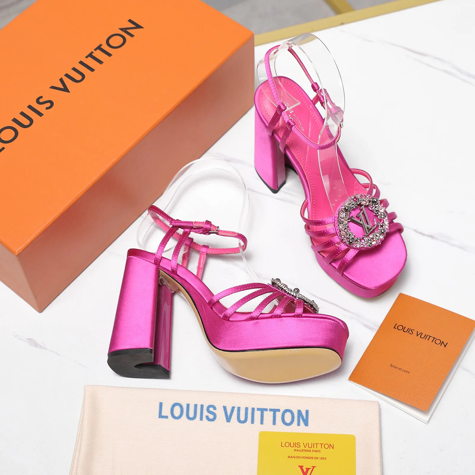Босоножки Женские Louis Vuitton 10250863