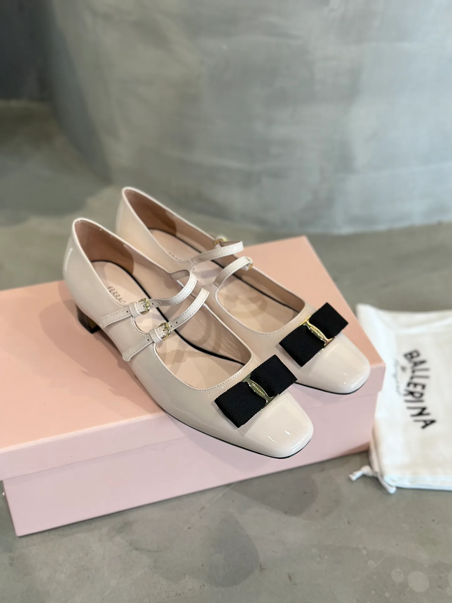 Туфли Женские Salvatore Ferragamo 13368387