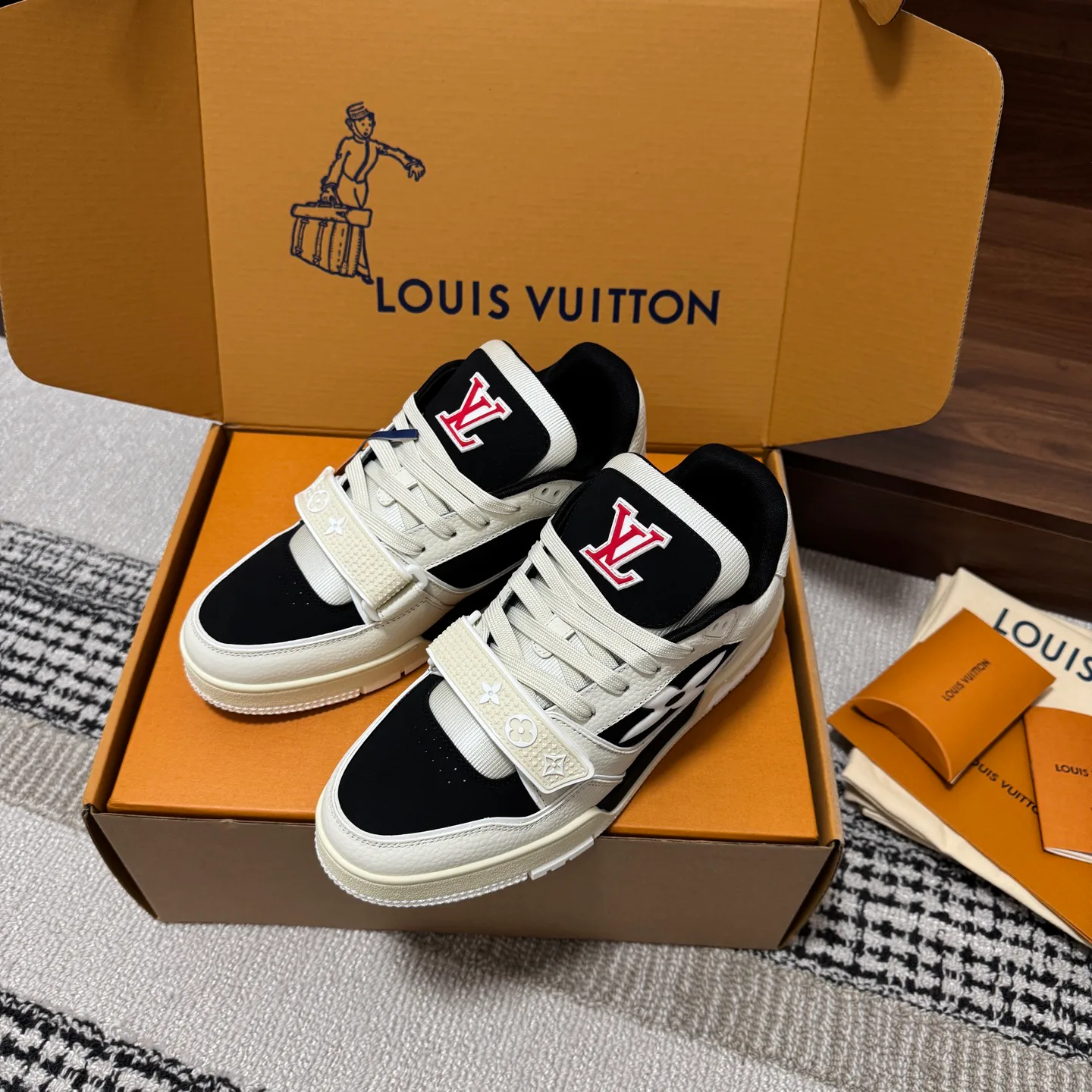 Кроссовки Женские Louis Vuitton 1546851