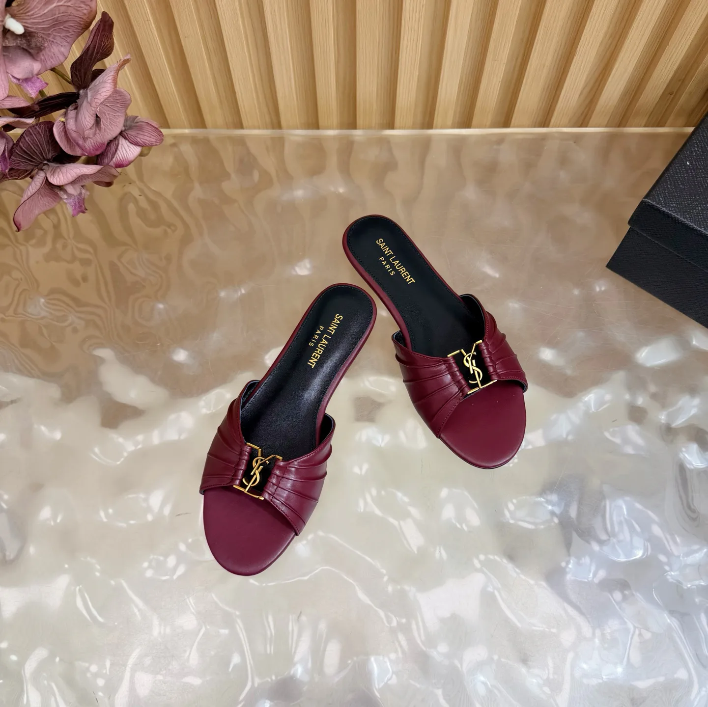 Шлепанцы Женские Saint Laurent 12859206