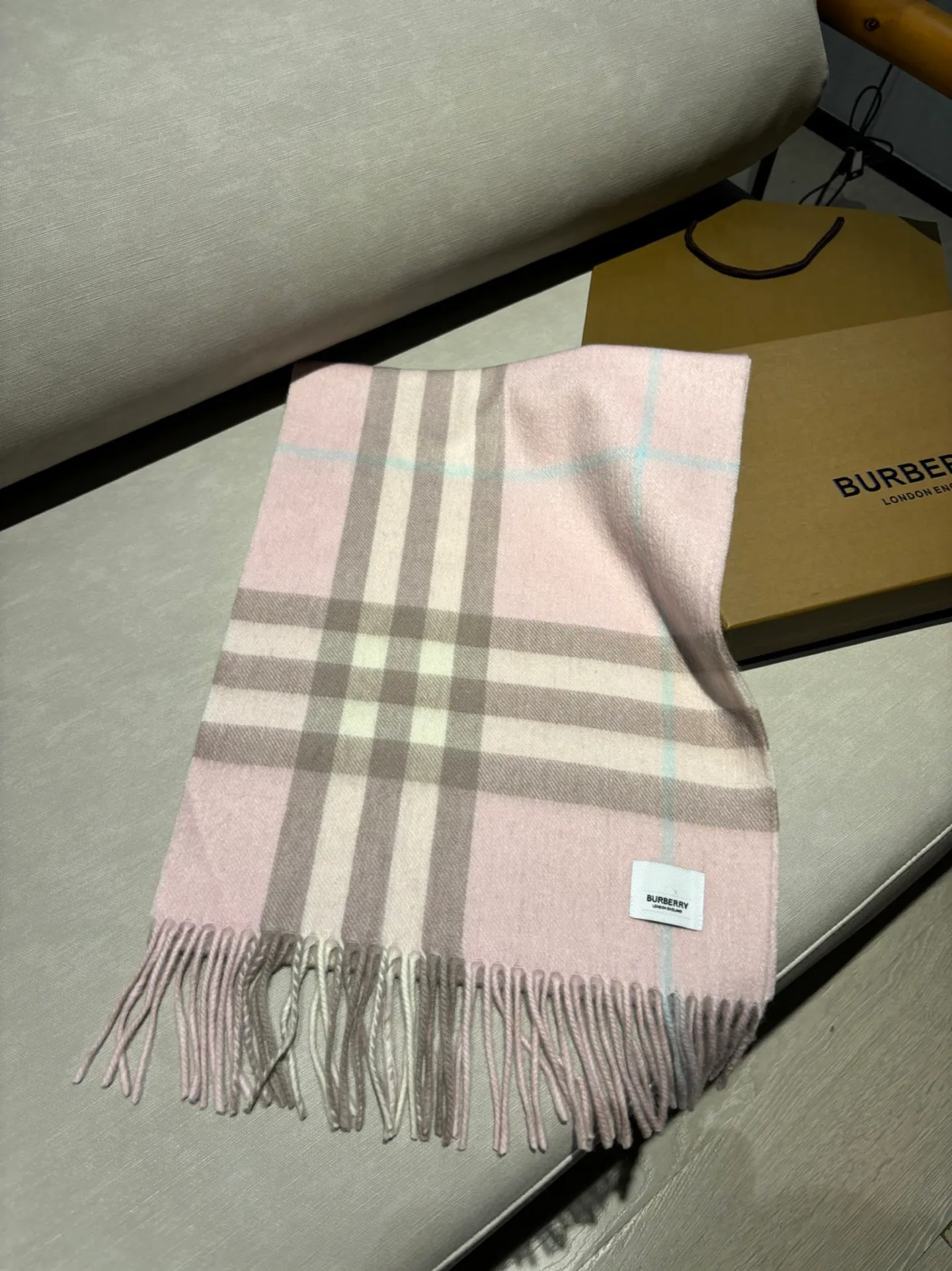 Шарфы Burberry 18507479