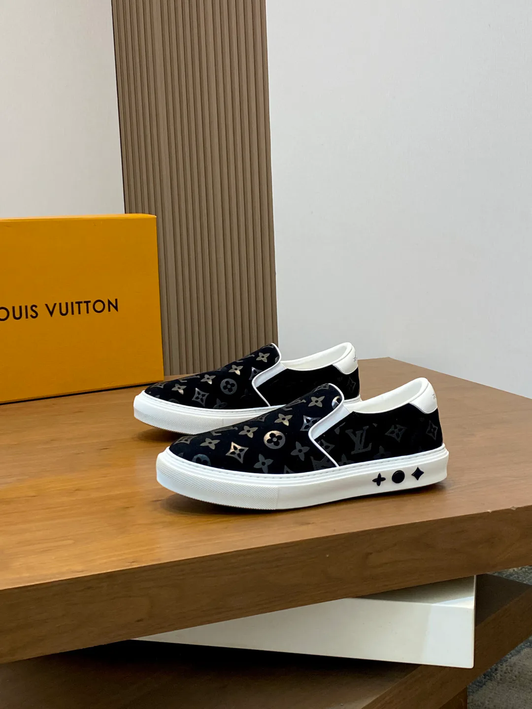 Кроссовки Мужские Louis Vuitton 17934201