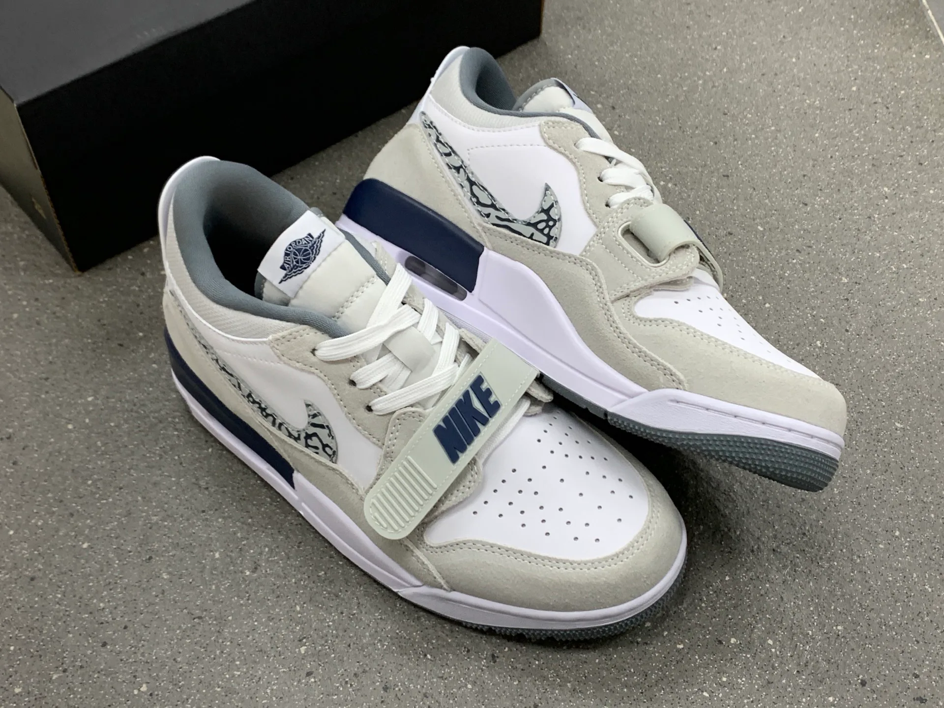 Кроссовки Женские Air Jordan 1261184