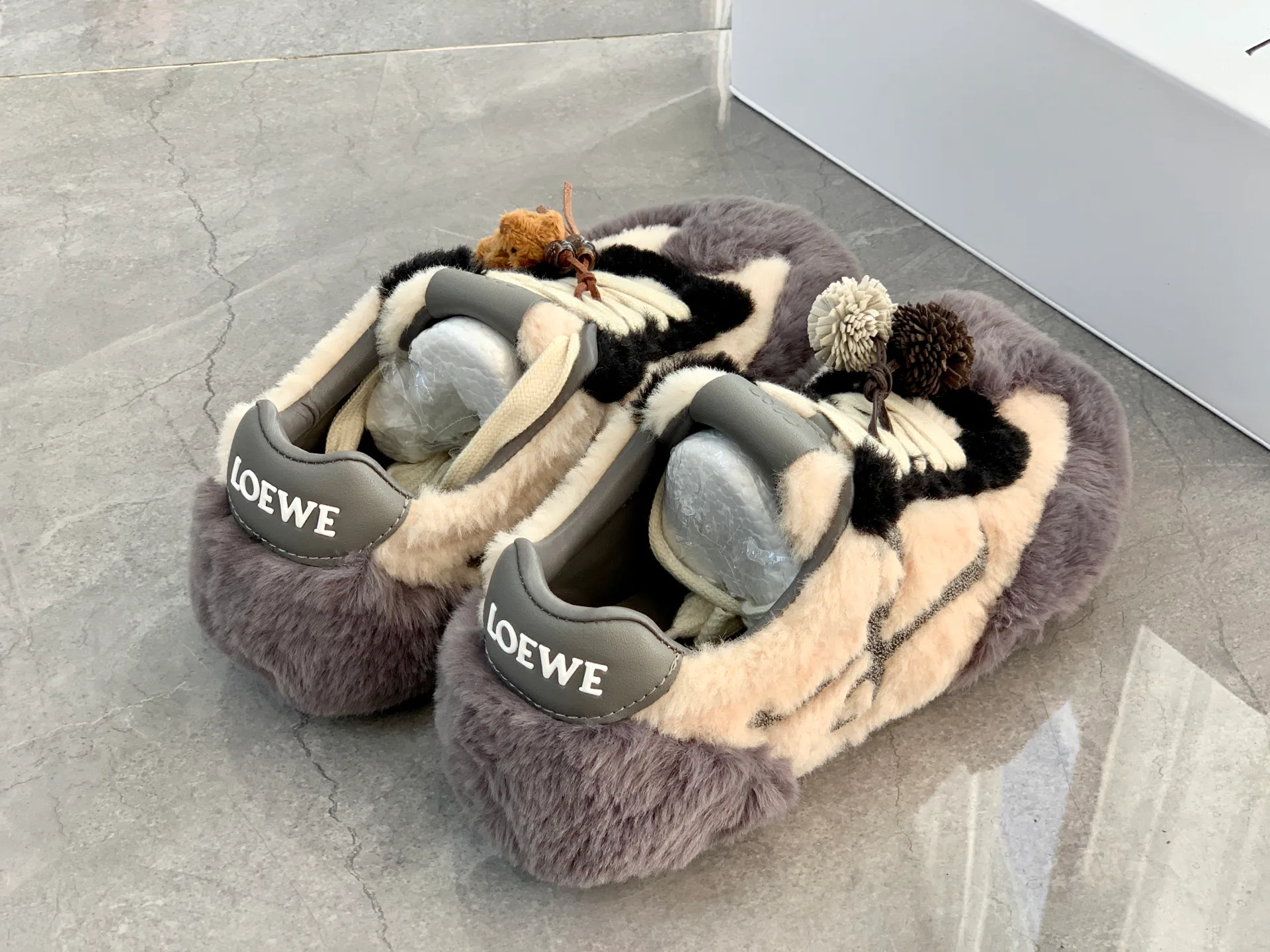 Кроссовки Женские Loewe 554124