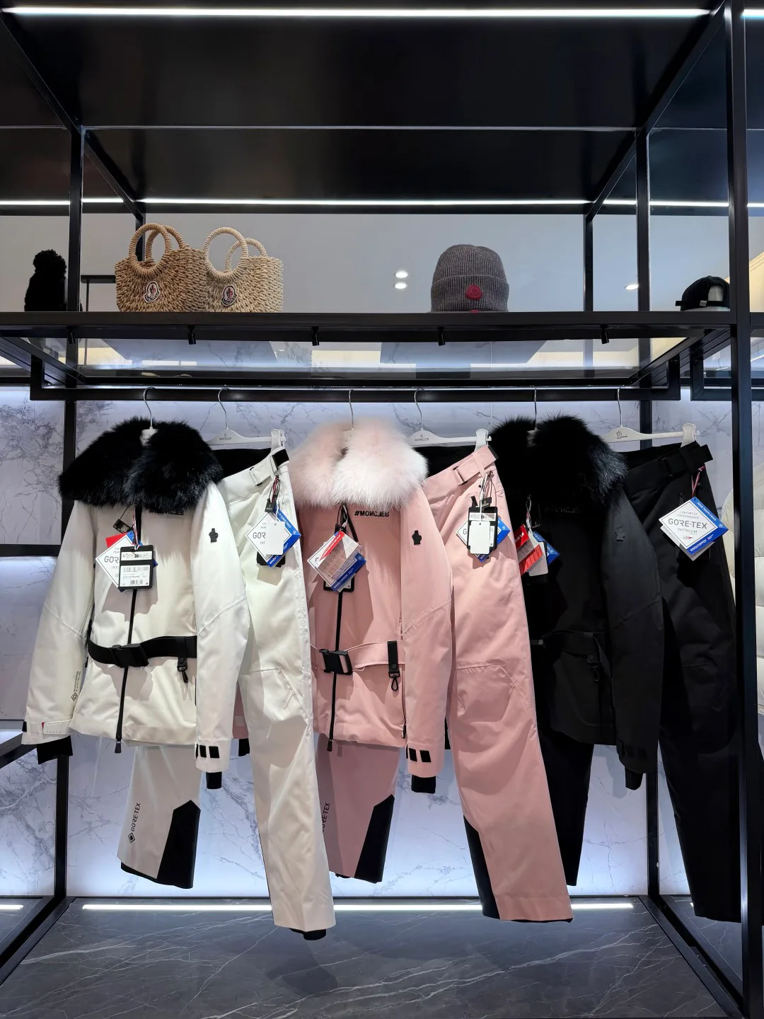 Куртки И Пуховики Женские Moncler 18133608