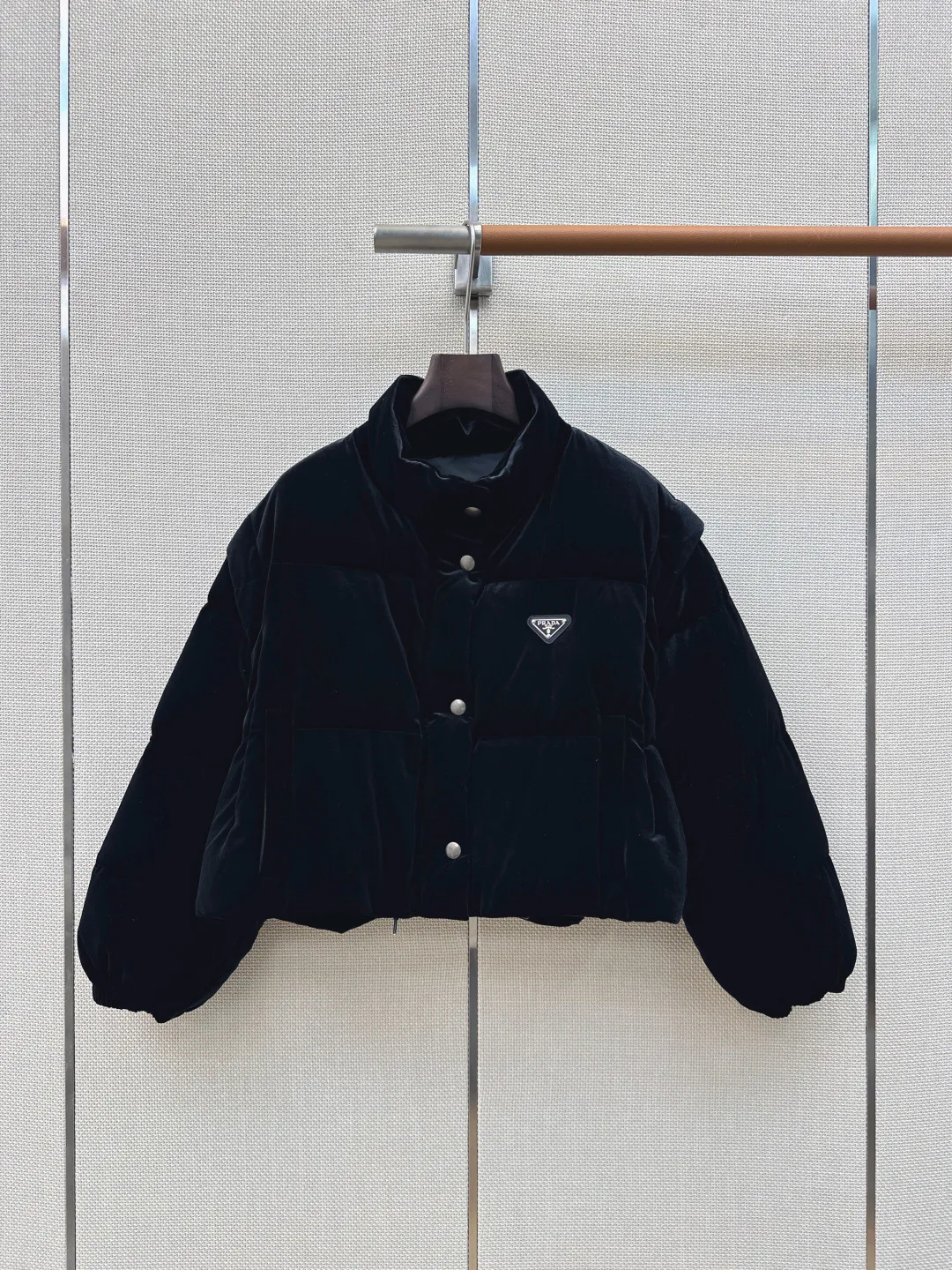 Куртки И Пуховики Женские Prada 18245859