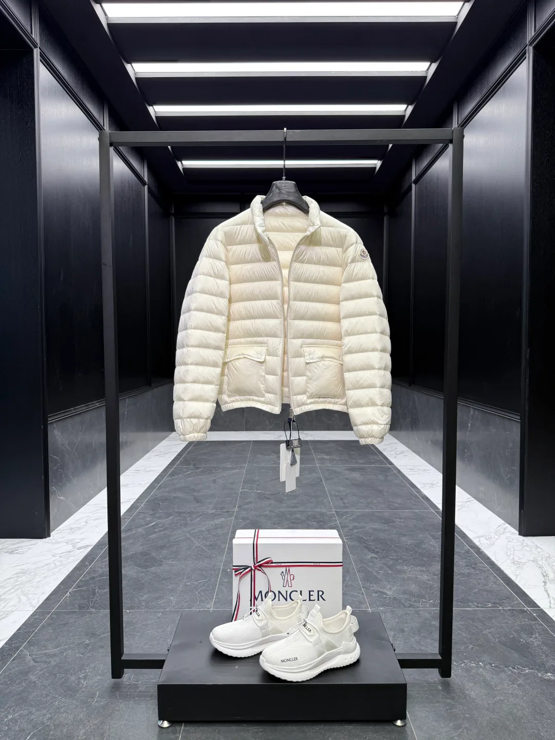 Куртки И Пуховики Женские Moncler 18741275