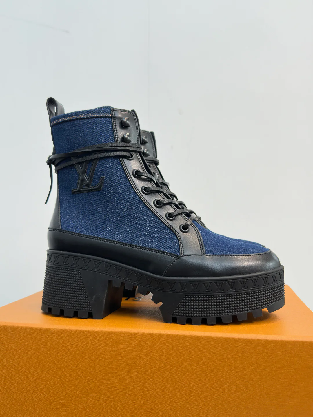 Ботинки Женские Louis Vuitton 18741673