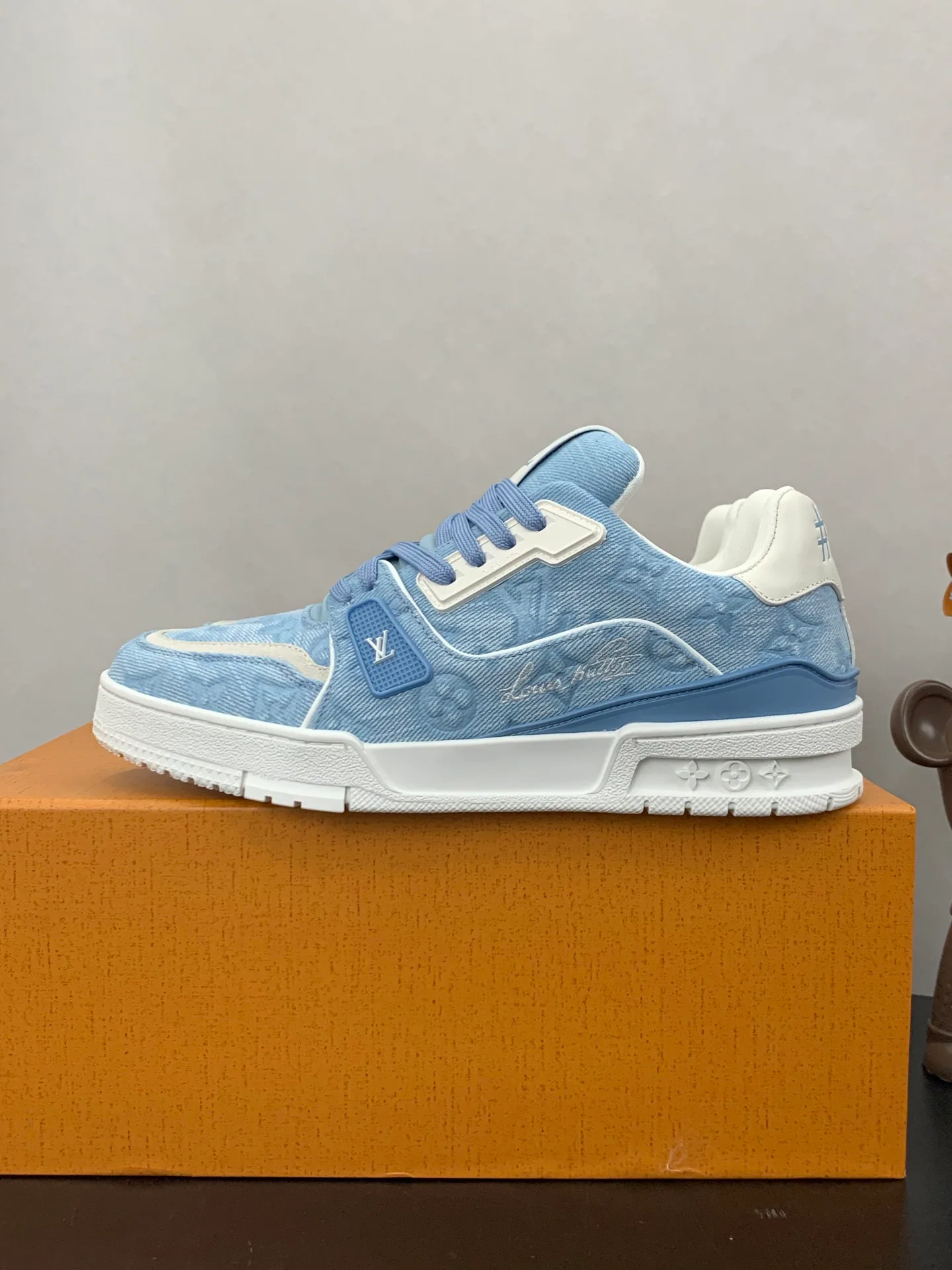 Кроссовки Женские Louis Vuitton 17545275