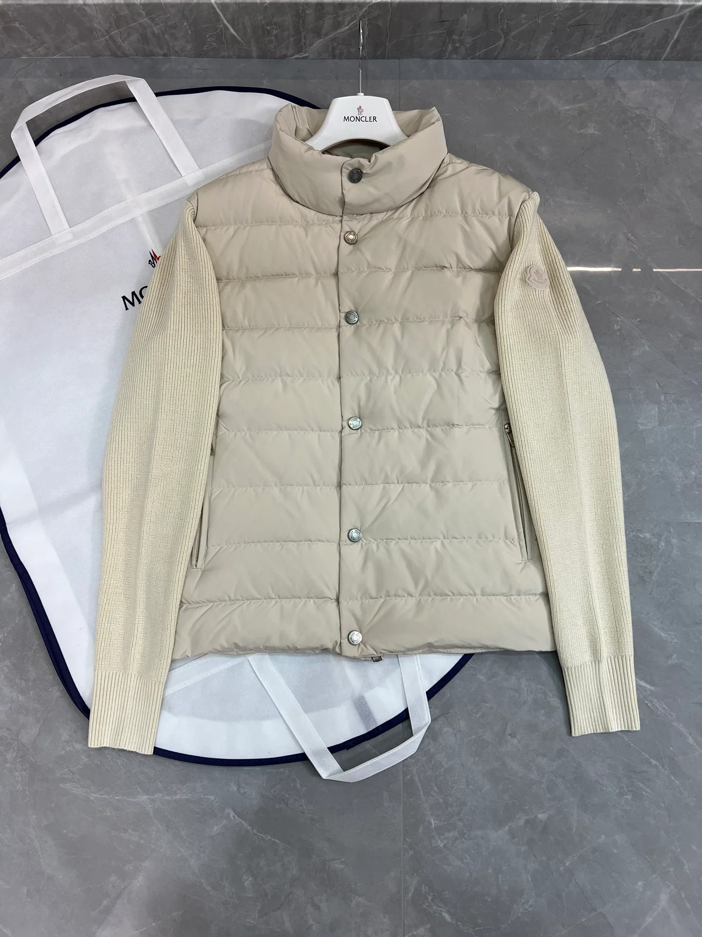 Куртки И Пуховики Женские Moncler 830256