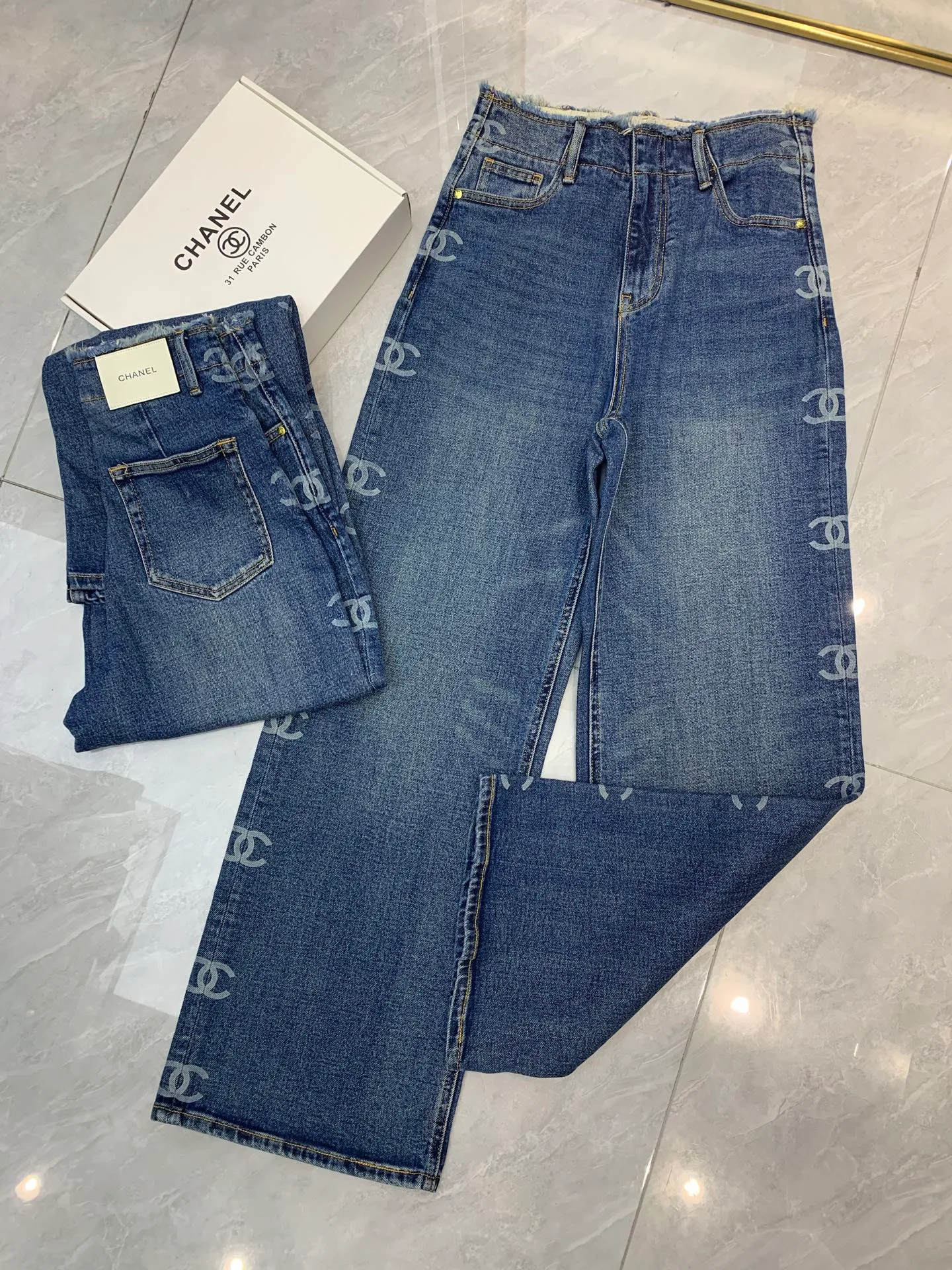 Джинсы Женские Chanel 18247052