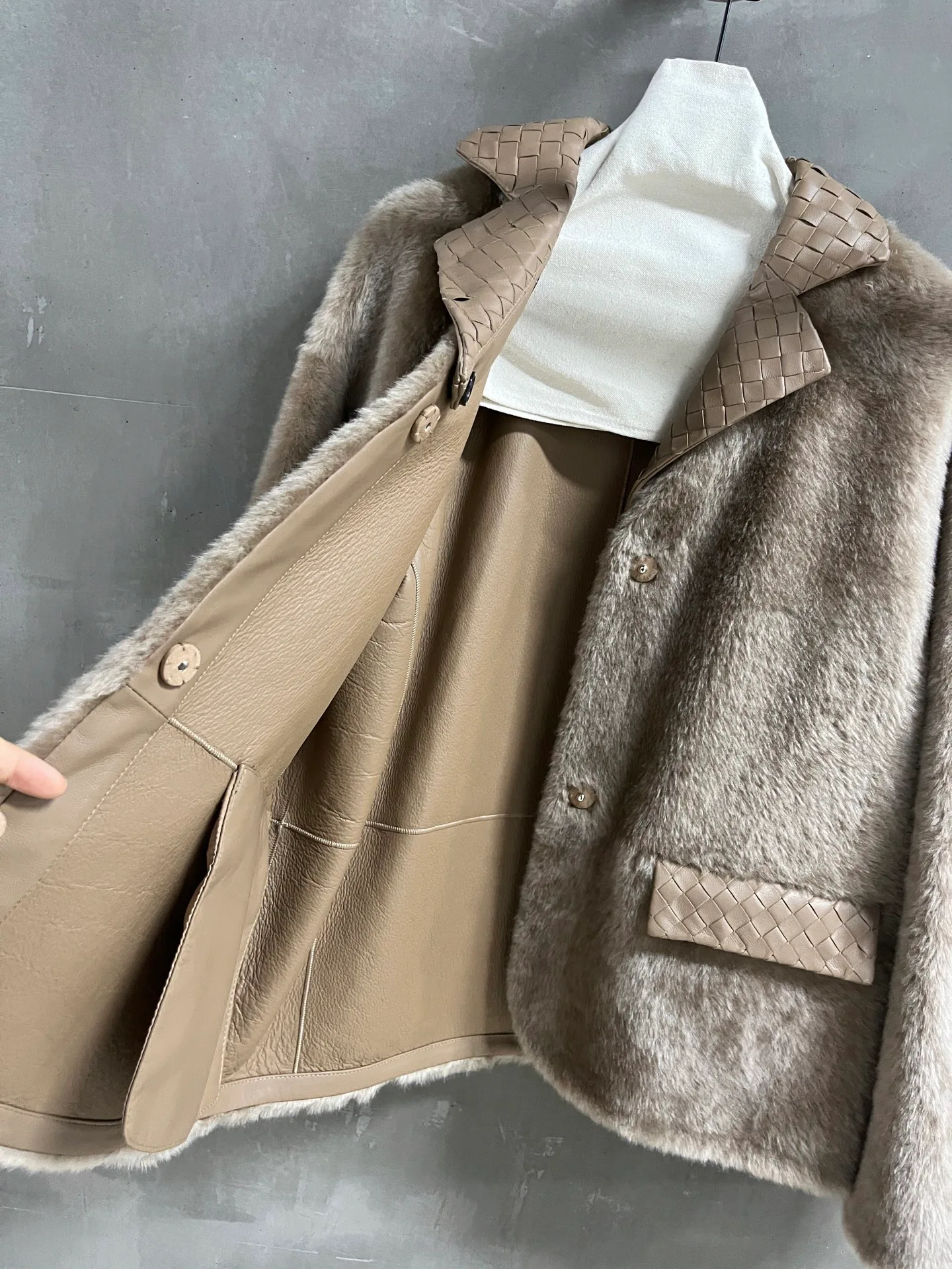 Кожаные Куртки И Дублёнки Женские Bottega Veneta 18226804