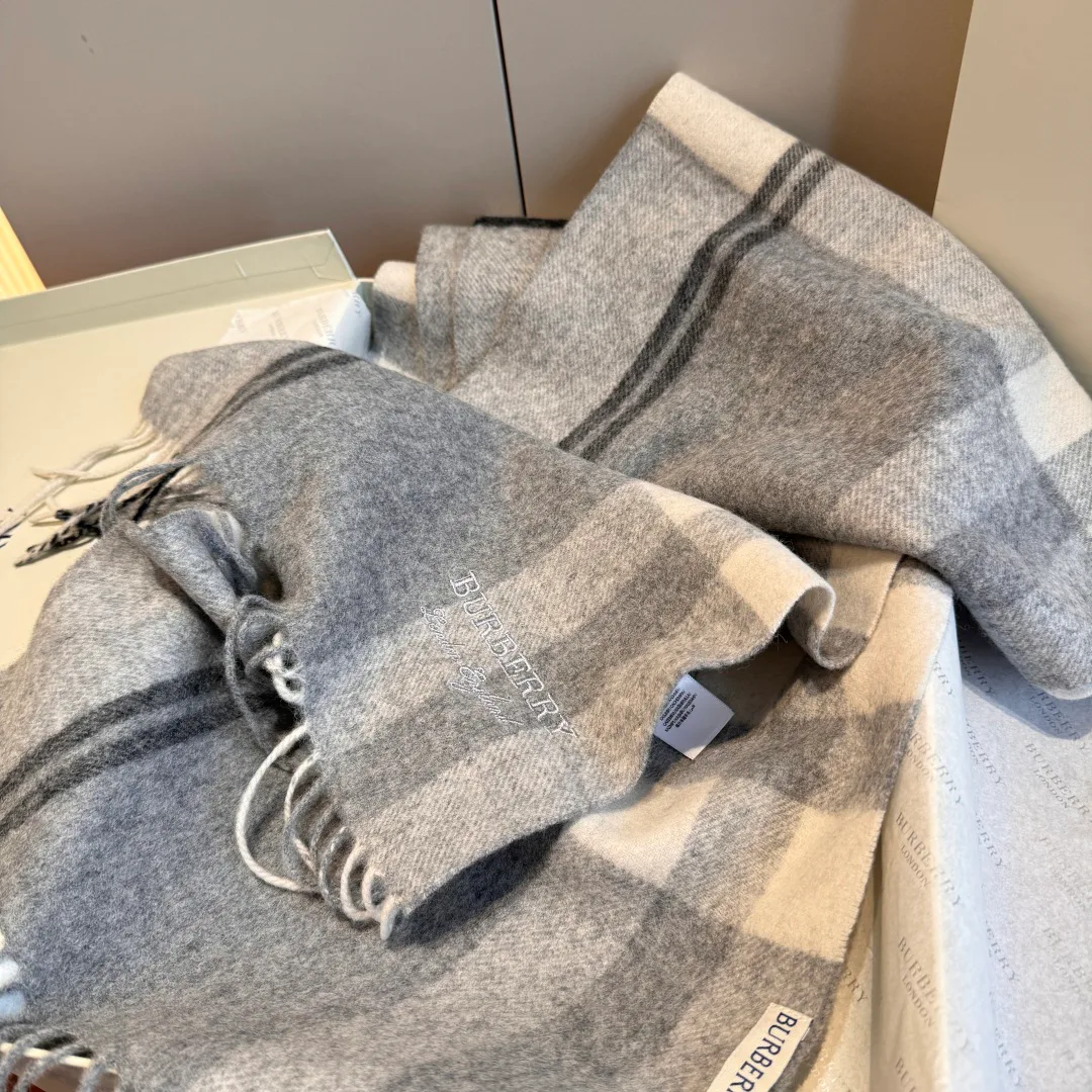 Шарфы Burberry 1518620