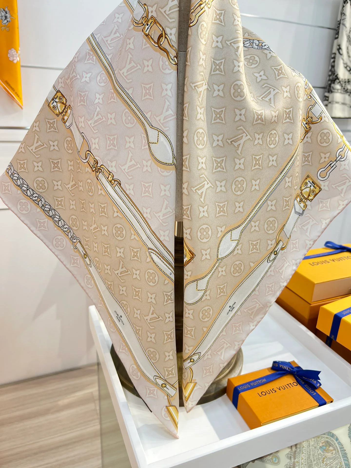 Шарфы Louis Vuitton 16228