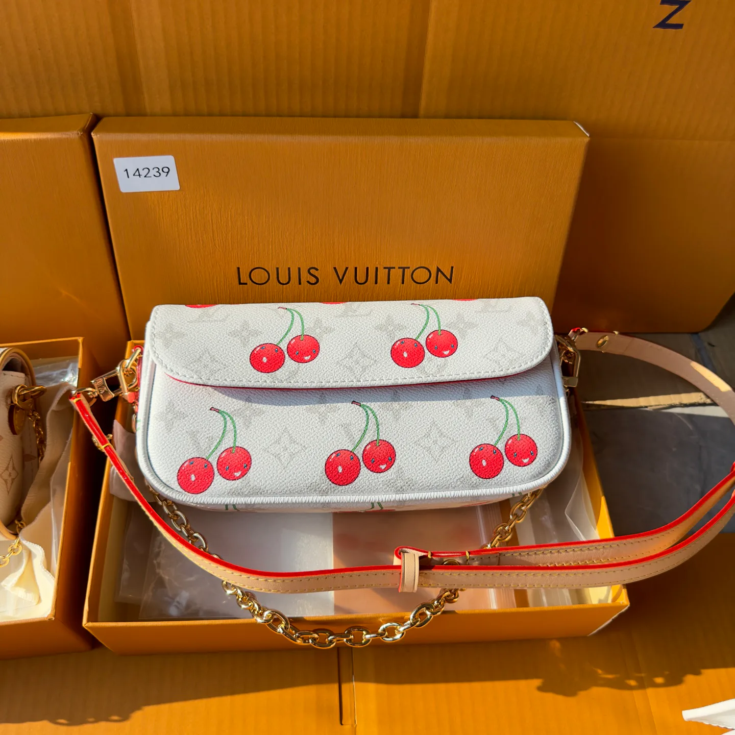 Клатчи Женские Louis Vuitton 11508445