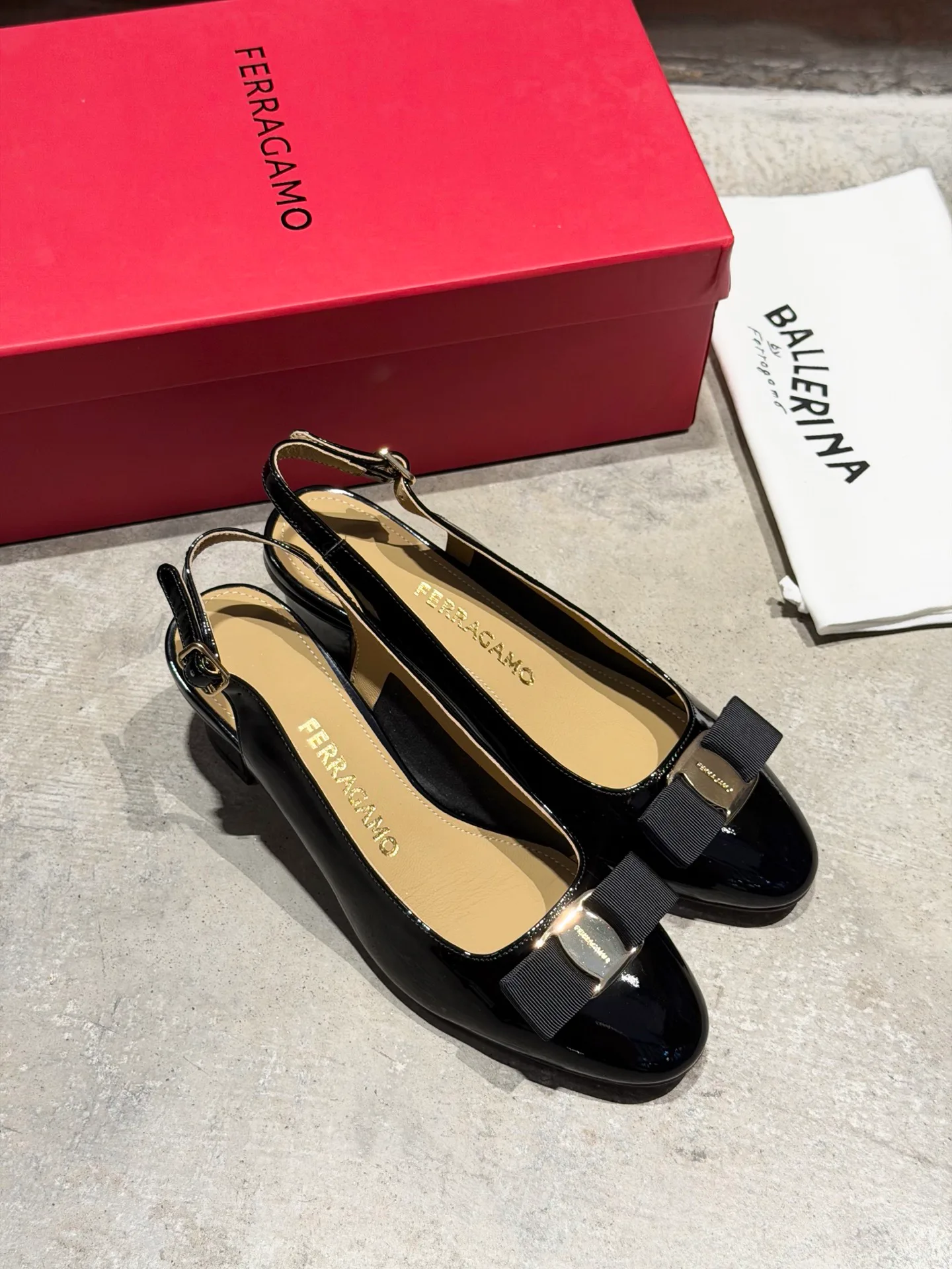 Туфли Женские Salvatore Ferragamo 13368378