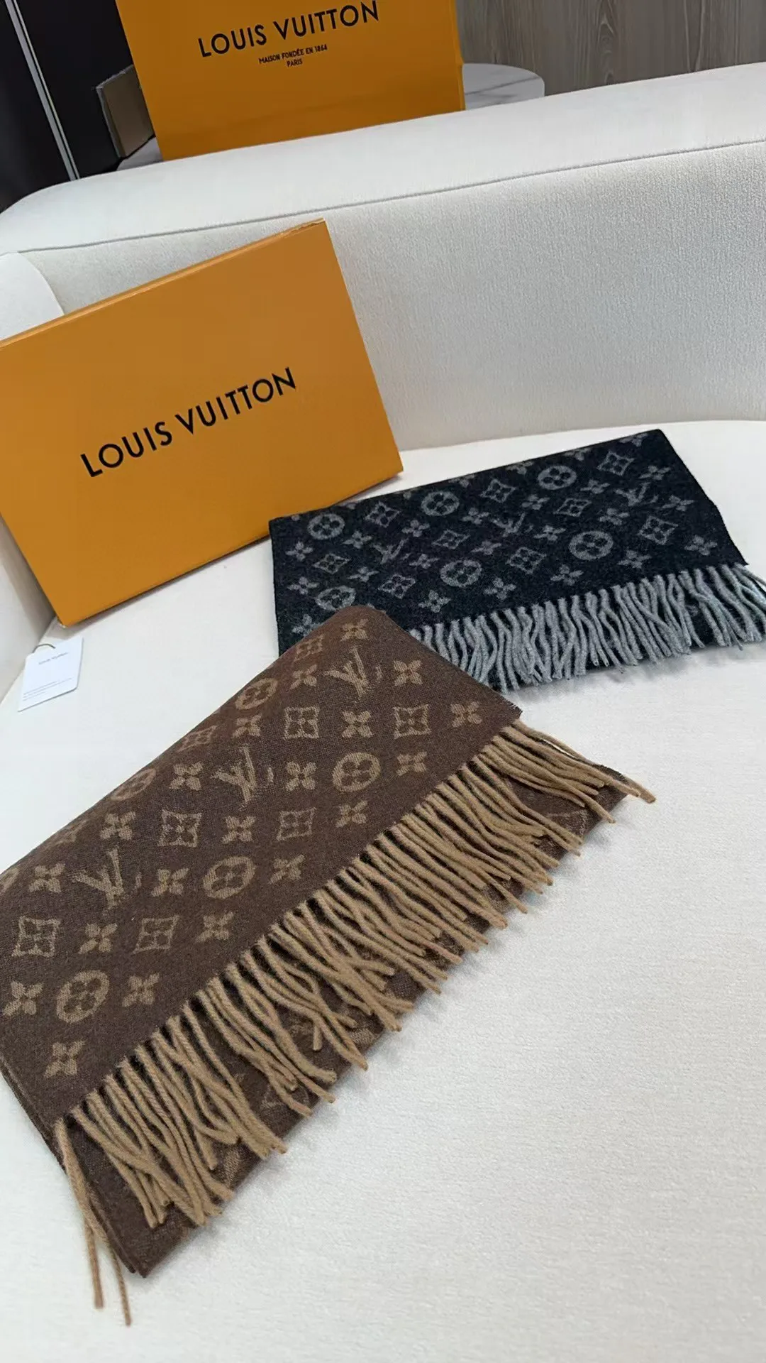 Шарфы Louis Vuitton 18476637