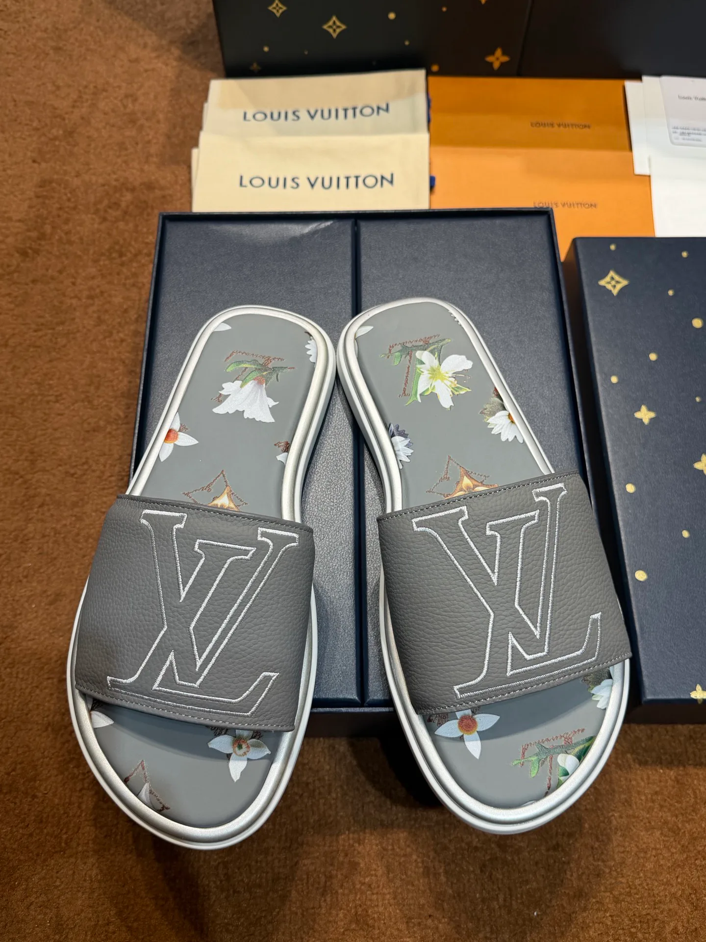 Шлепанцы Женские Louis Vuitton 17059505
