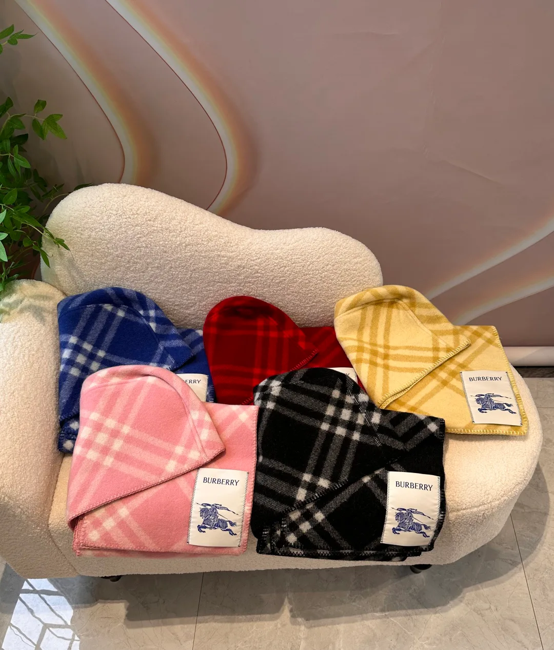 Шарфы Burberry 7065095