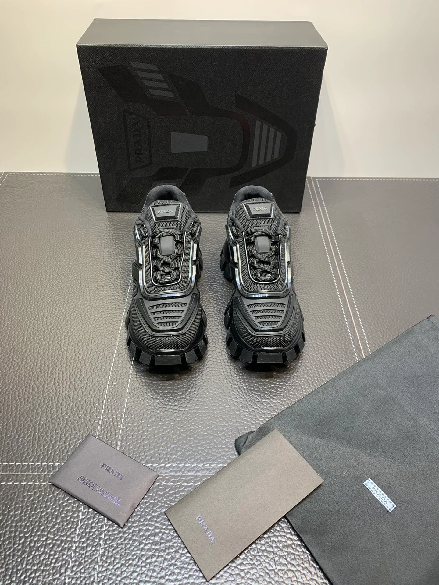 Кроссовки Женские Prada 28280