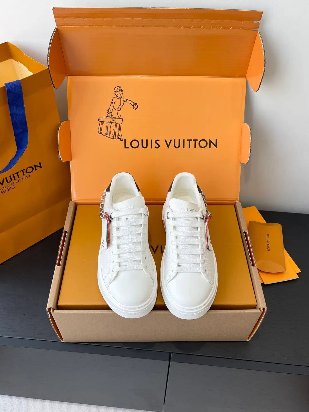 Кроссовки Женские Louis Vuitton 19613680
