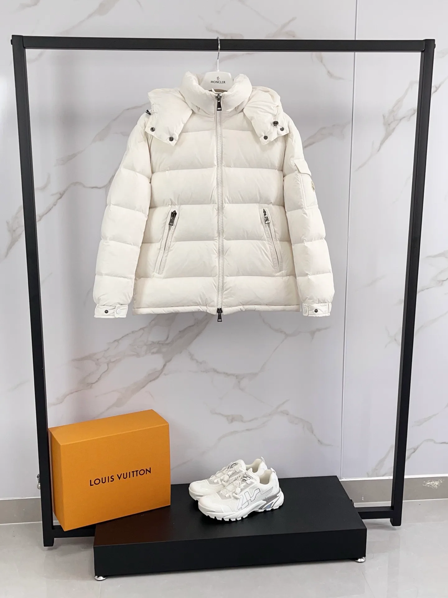 Куртки И Пуховики Женские Moncler 18391727