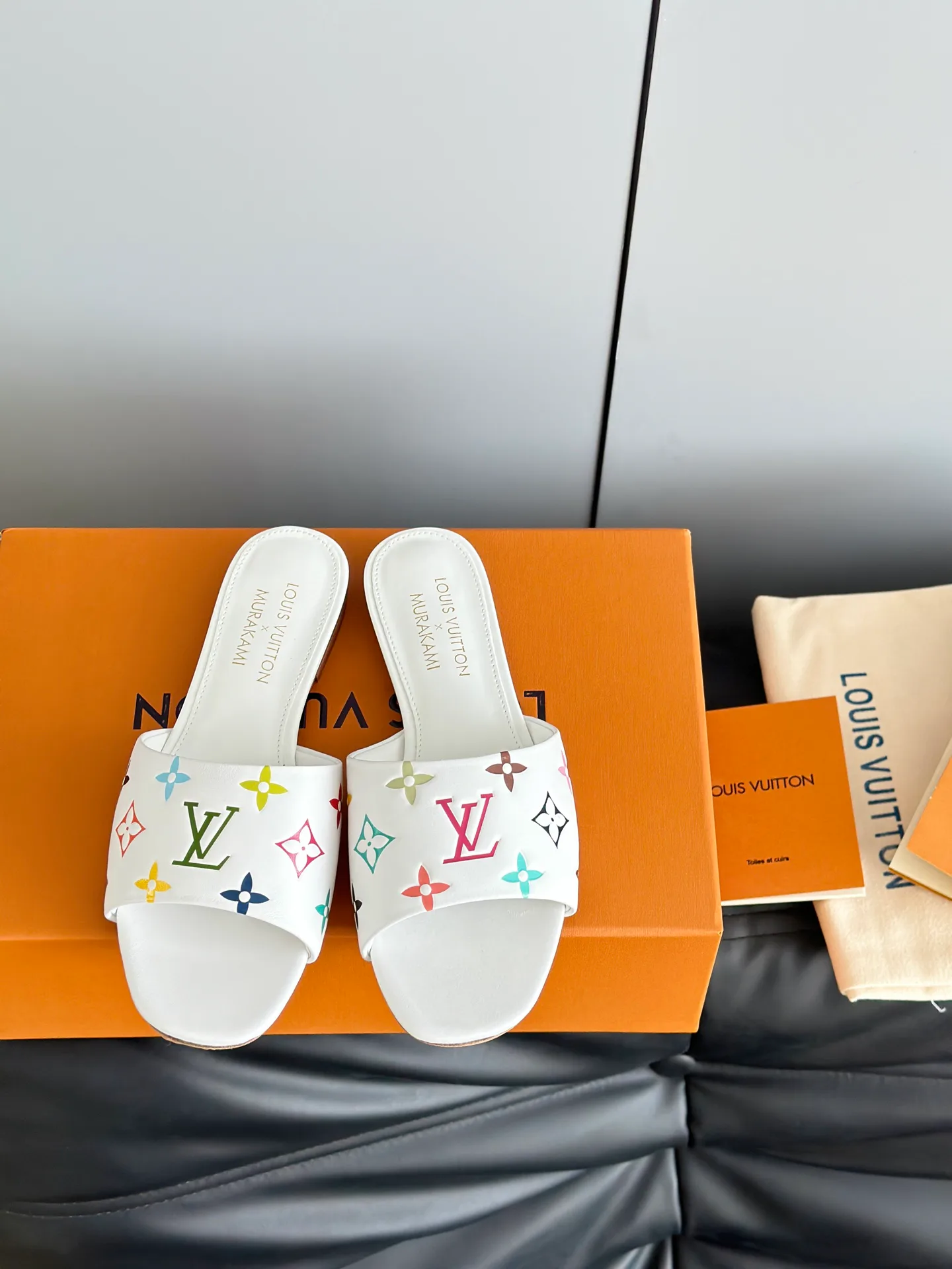Шлепанцы Женские Louis Vuitton 12798372