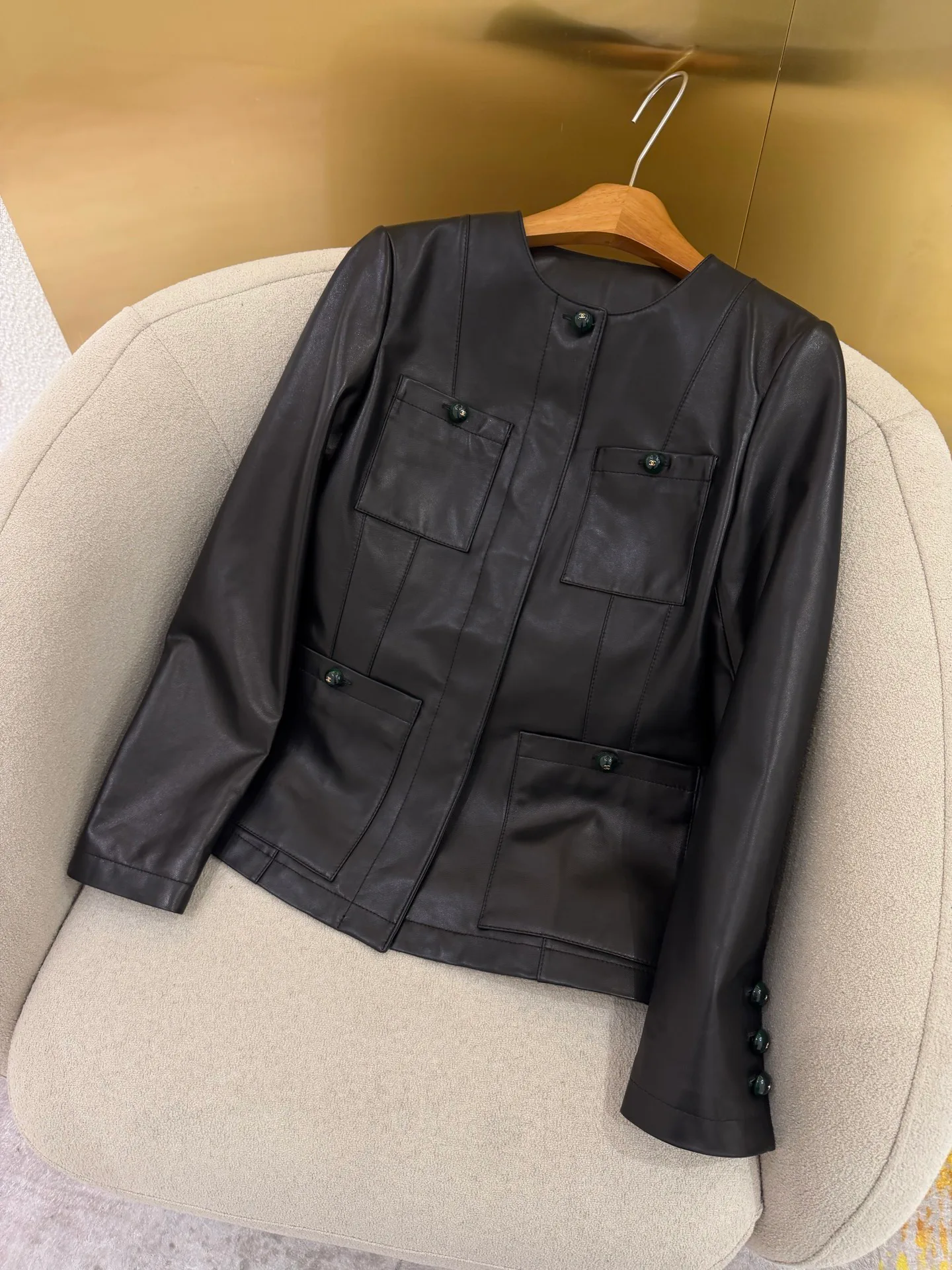 Кожаные Куртки И Дублёнки Женские Chanel 19358168