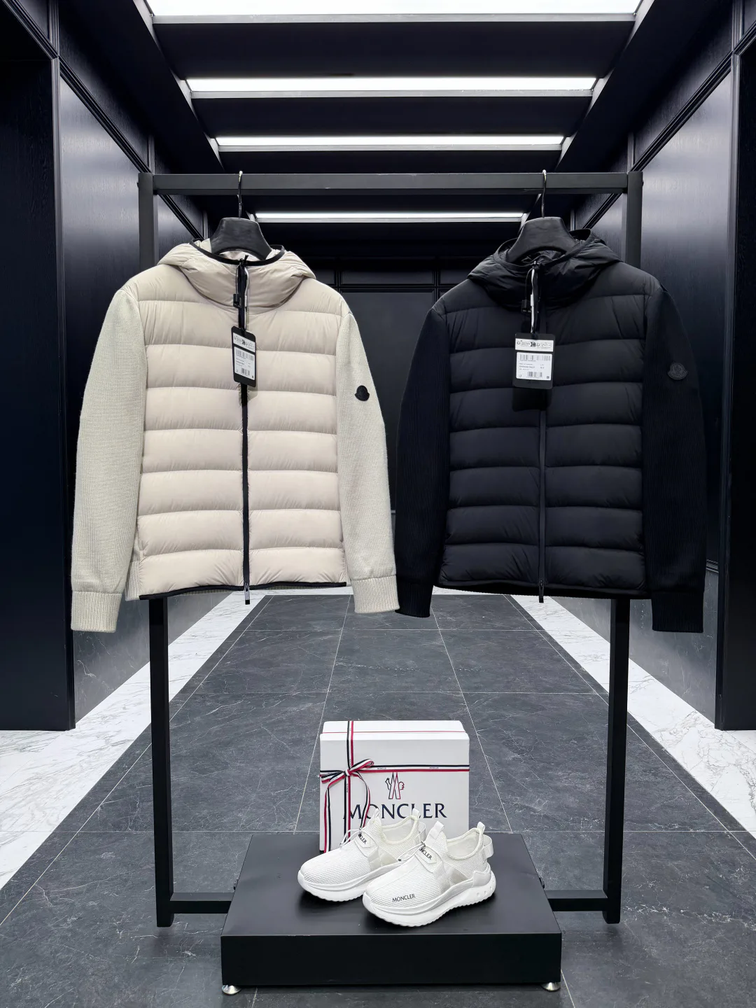 Куртки И Пуховики Женские Moncler 18971581