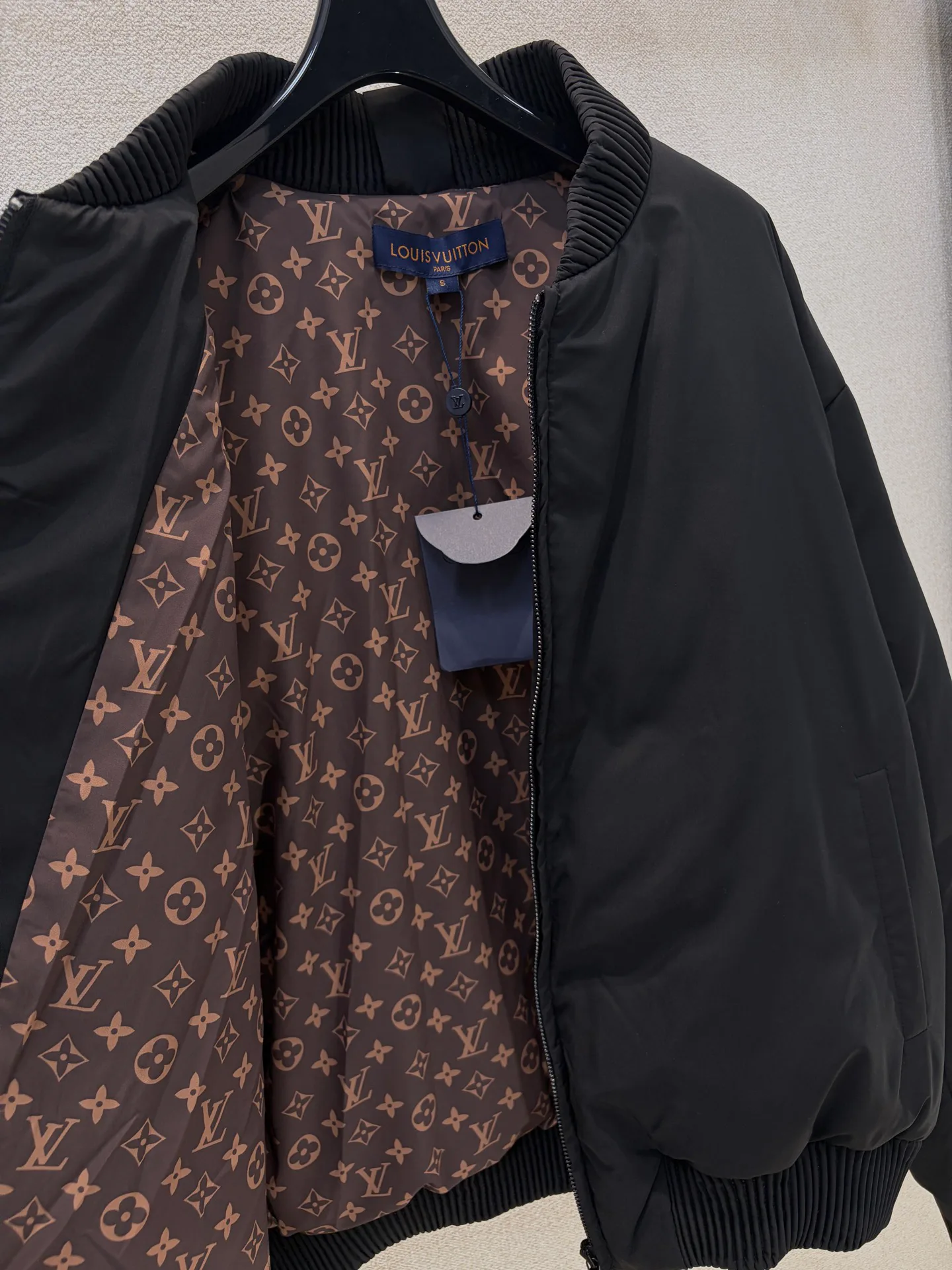 Куртки И Пуховики Женские Louis Vuitton 19037751