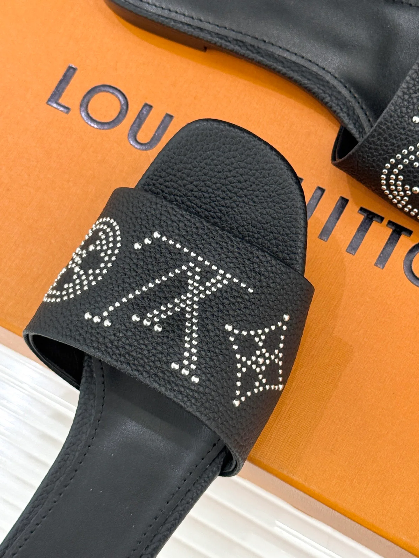 Шлепанцы Женские Louis Vuitton 2962776