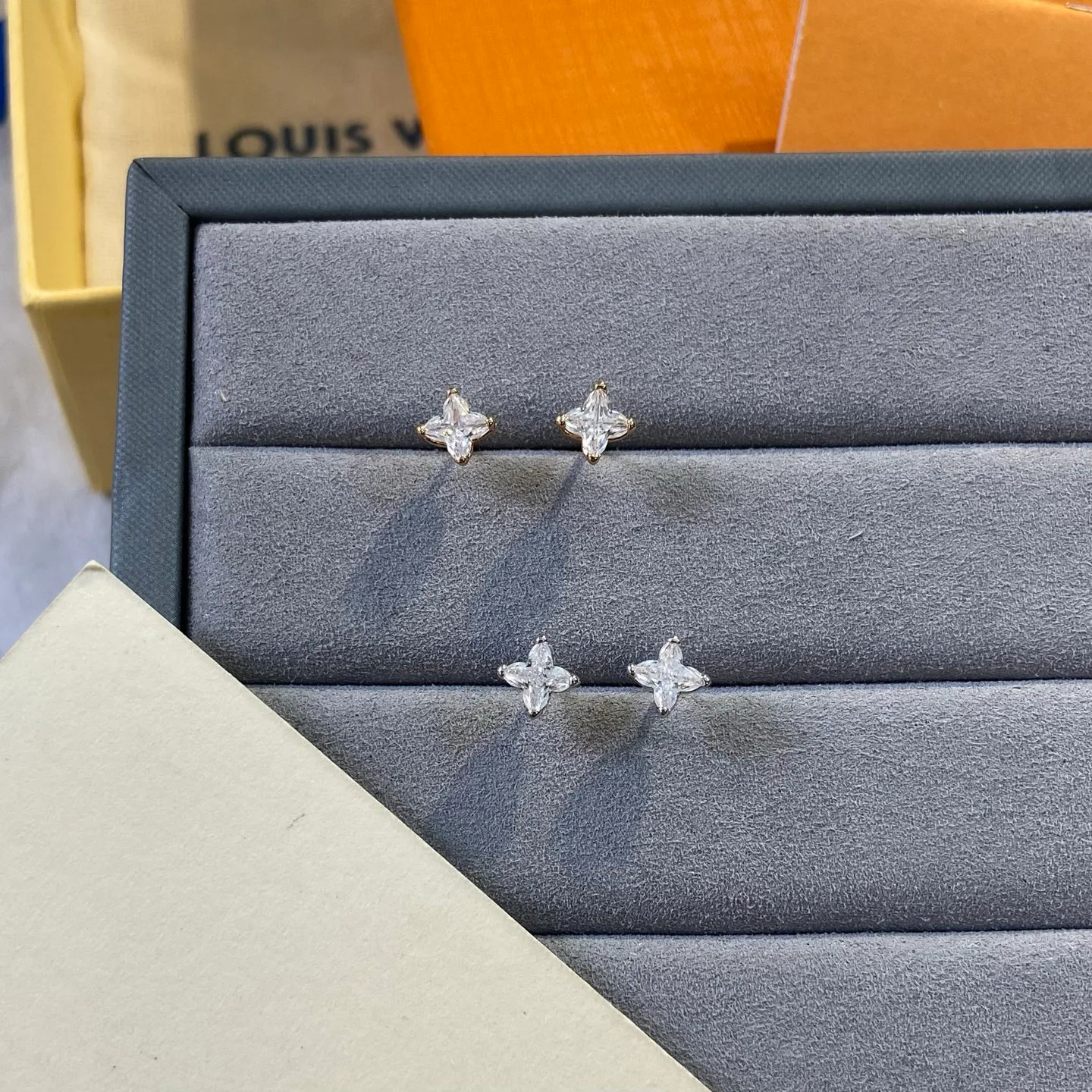 Бижутерия Louis Vuitton 18454042