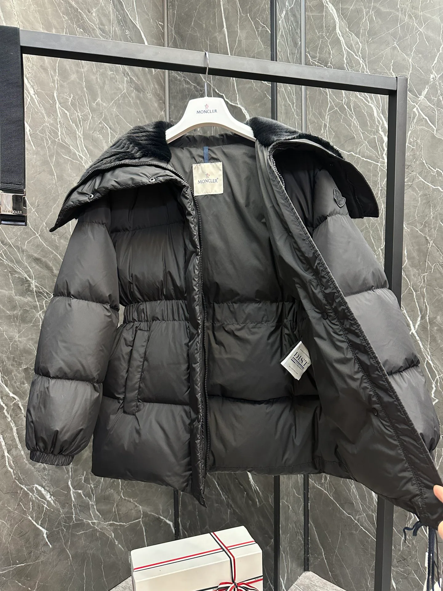 Куртки И Пуховики Женские Moncler 812911