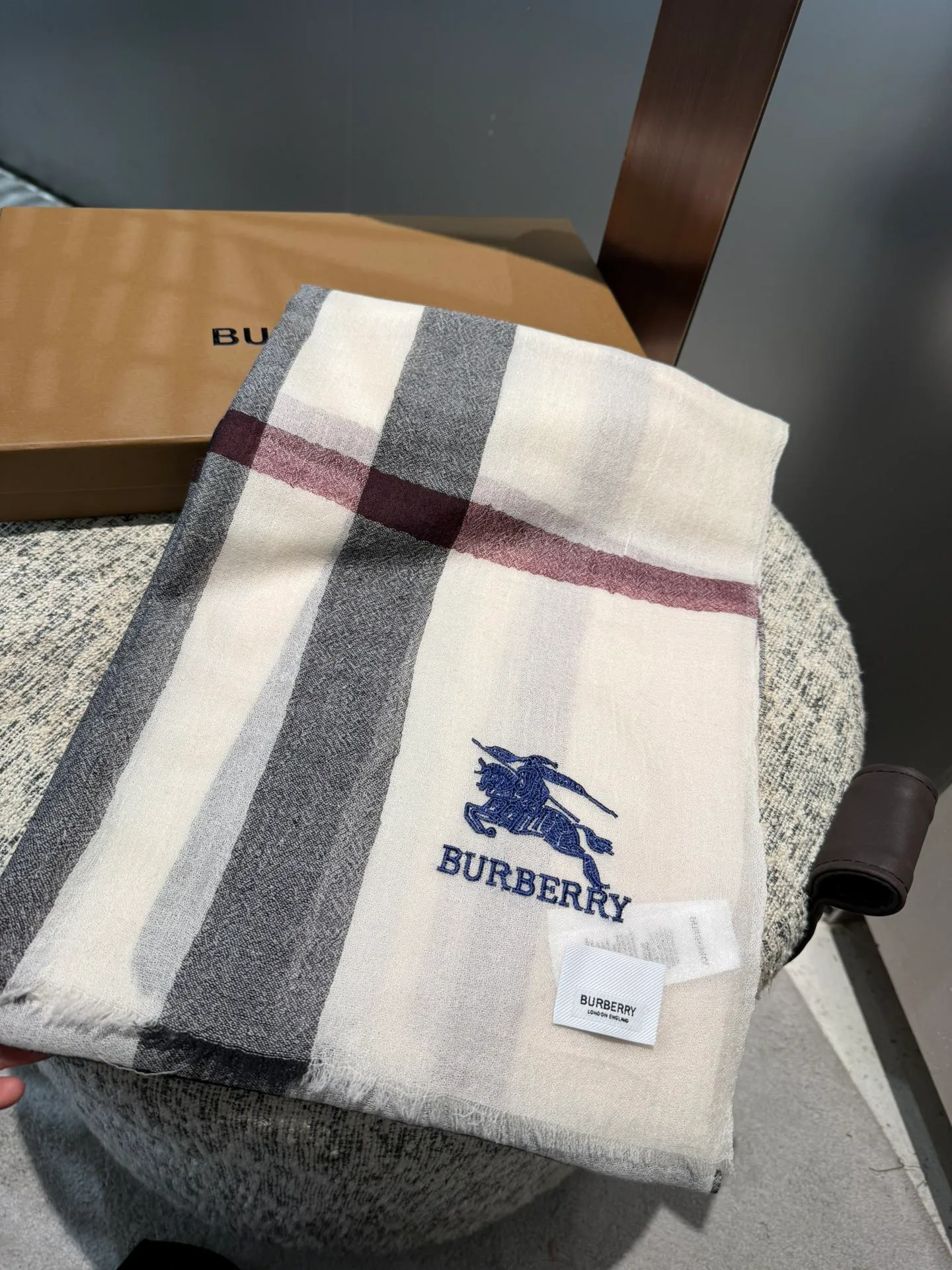 Шарфы Burberry 18222429