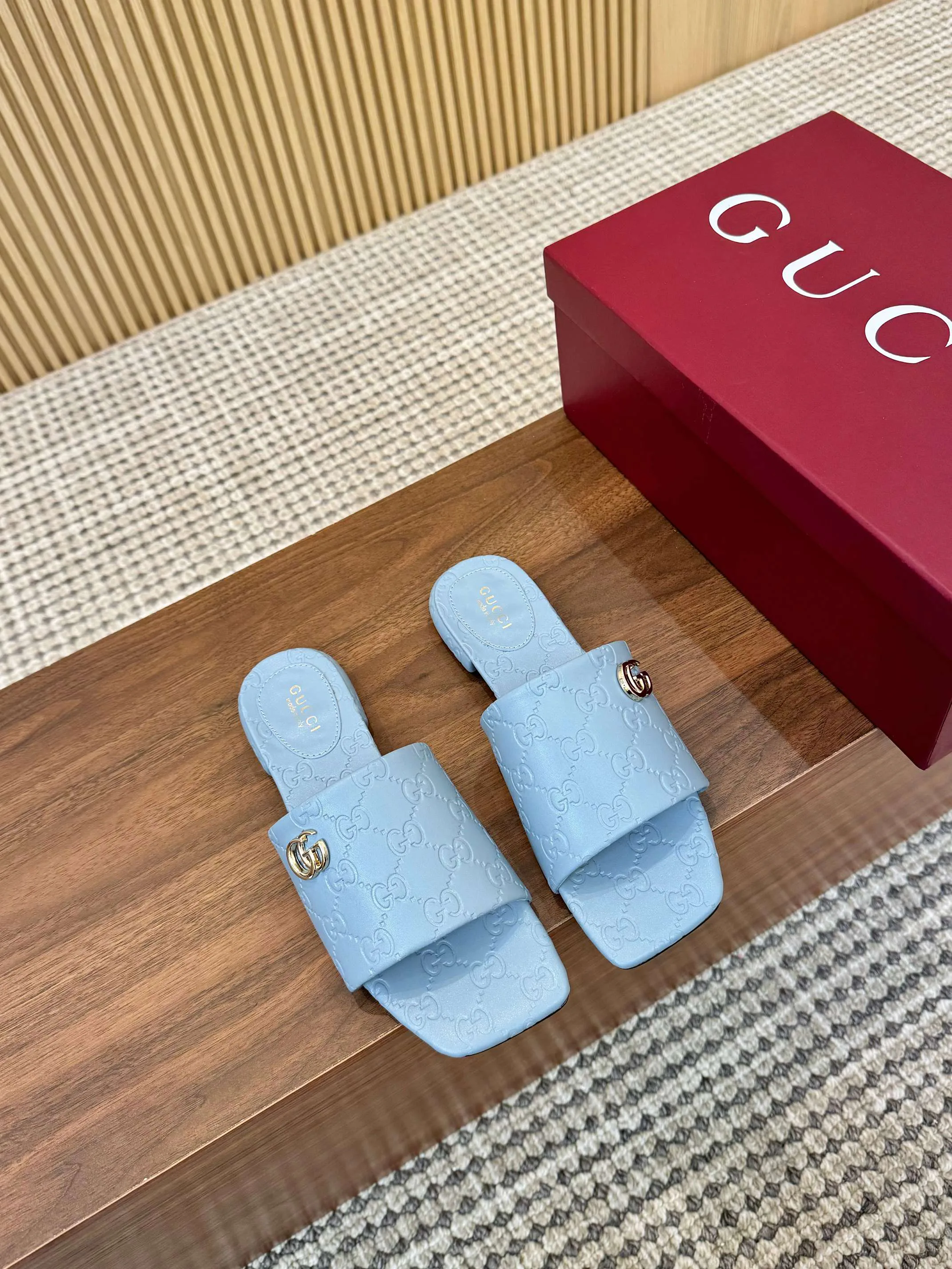 Шлепанцы Женские Gucci 11890944