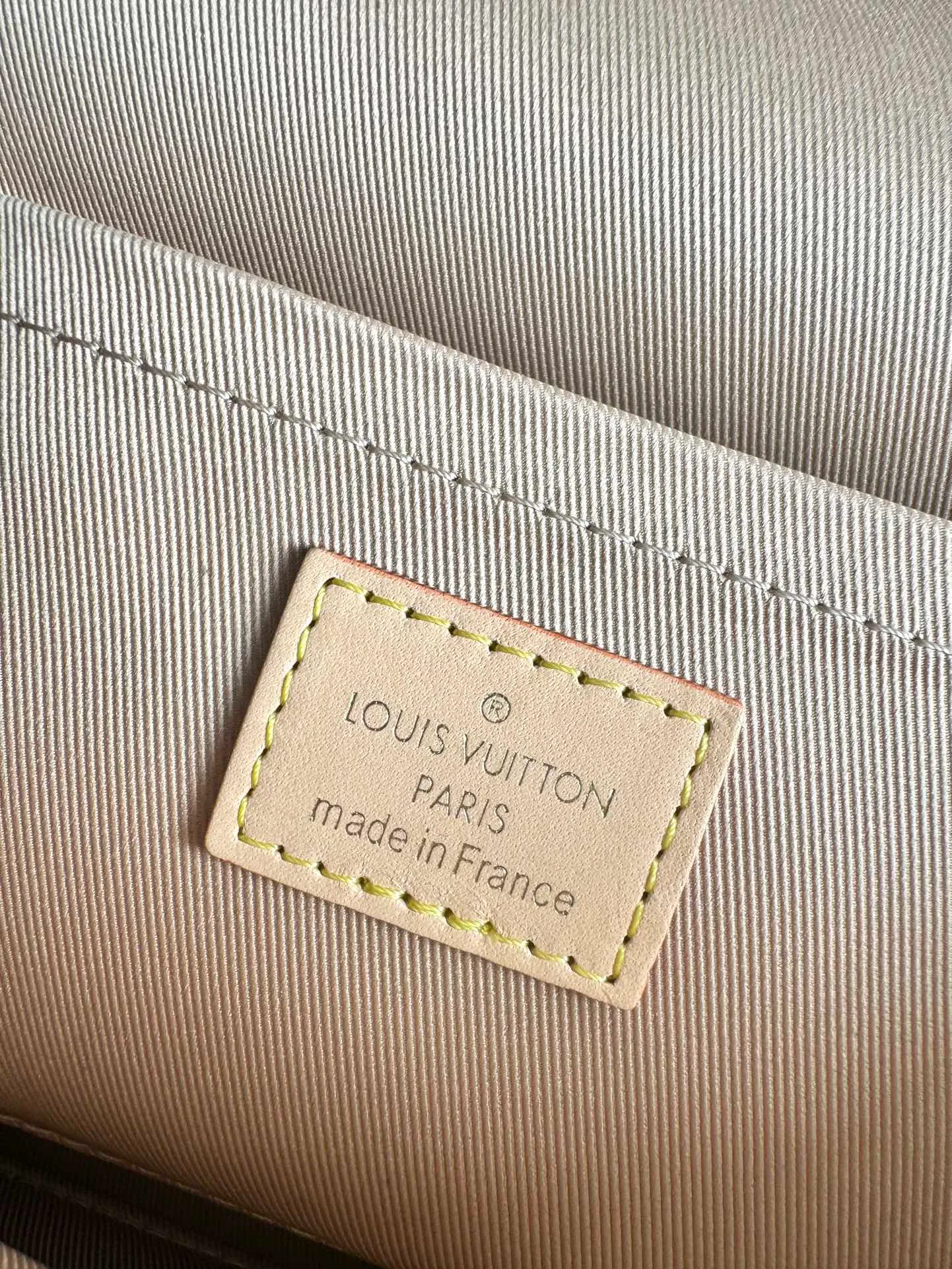 Классические Сумки Женские Louis Vuitton 17699141